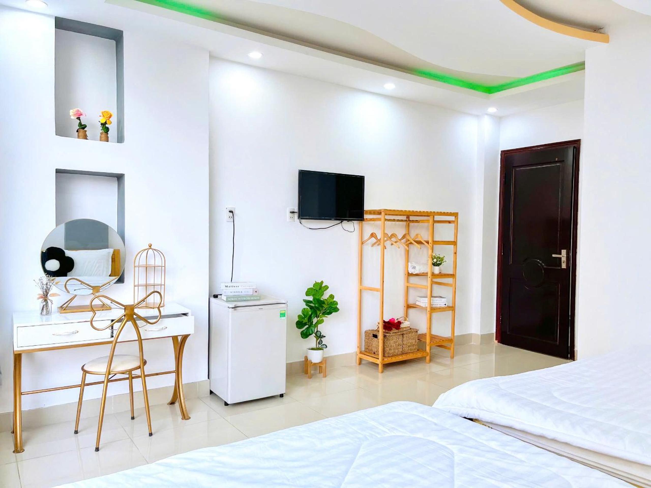 Quadruple Room With Balcony - Photo 12