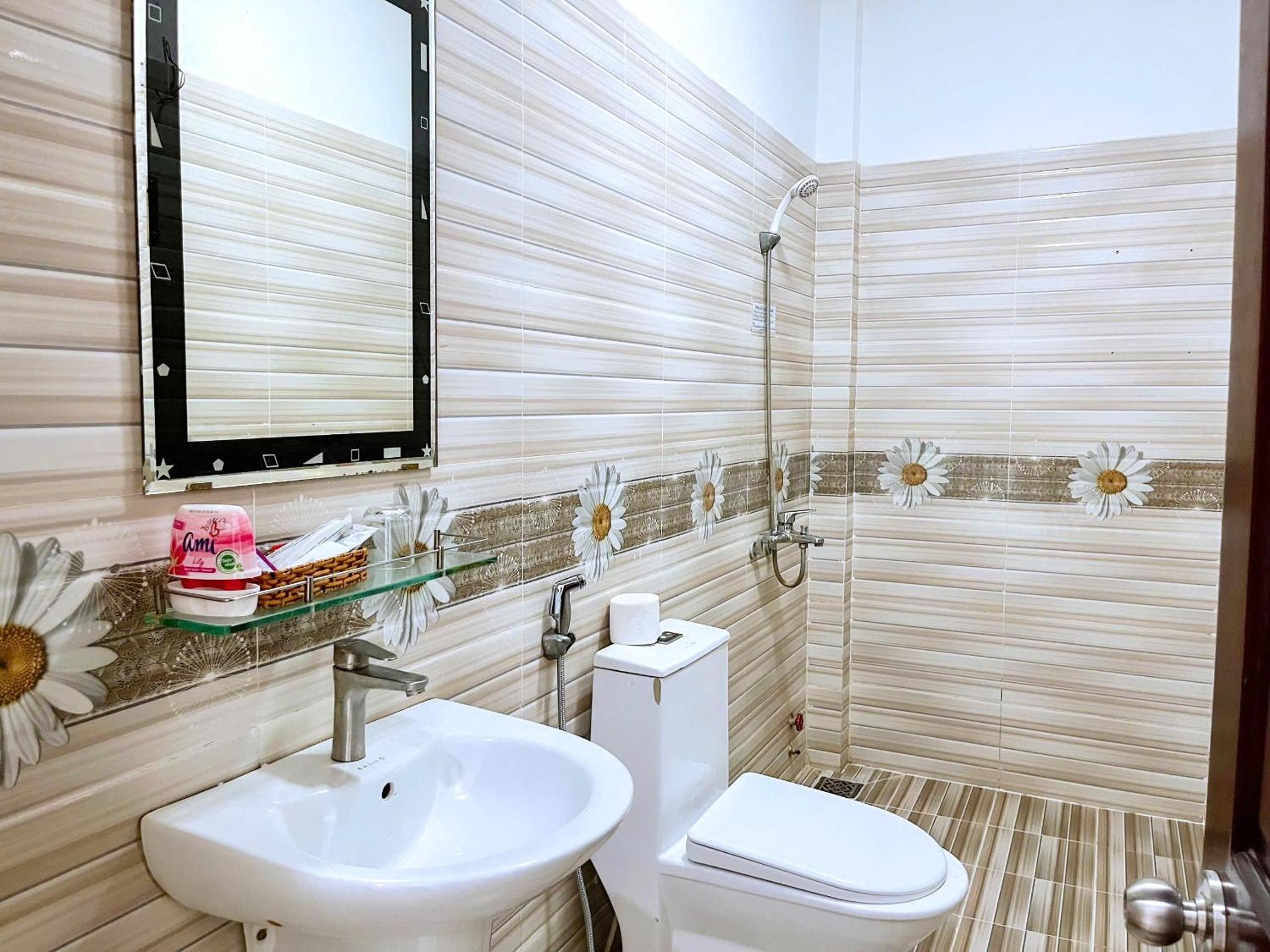 Standard Family Room - Photo 8