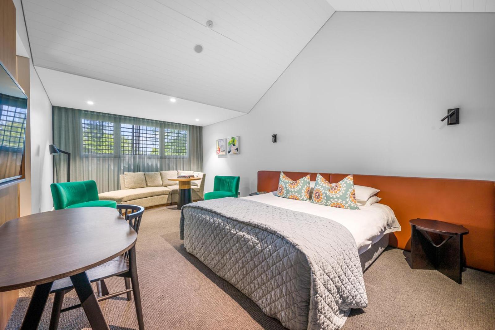 Executive Suite with Free Wi-Fi & Free Parking