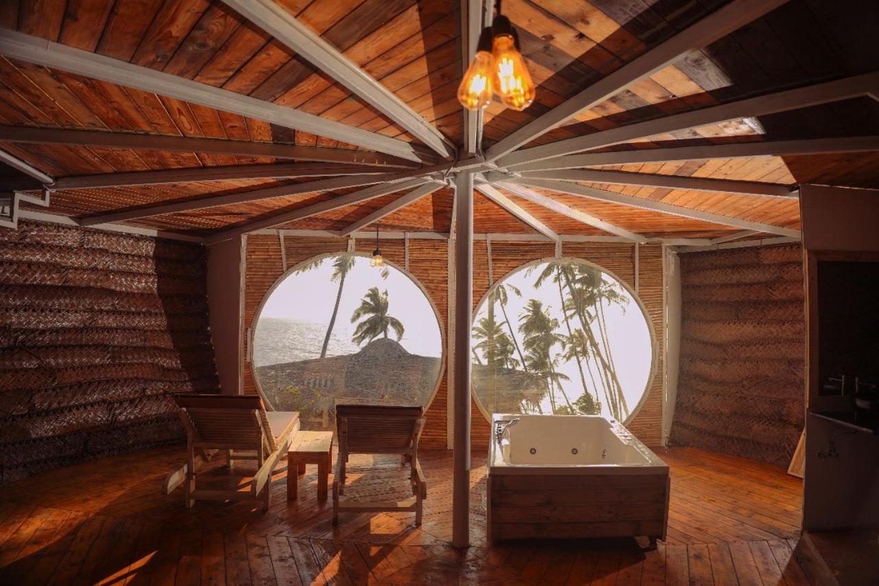 Queen Room with Sea View photo 2
