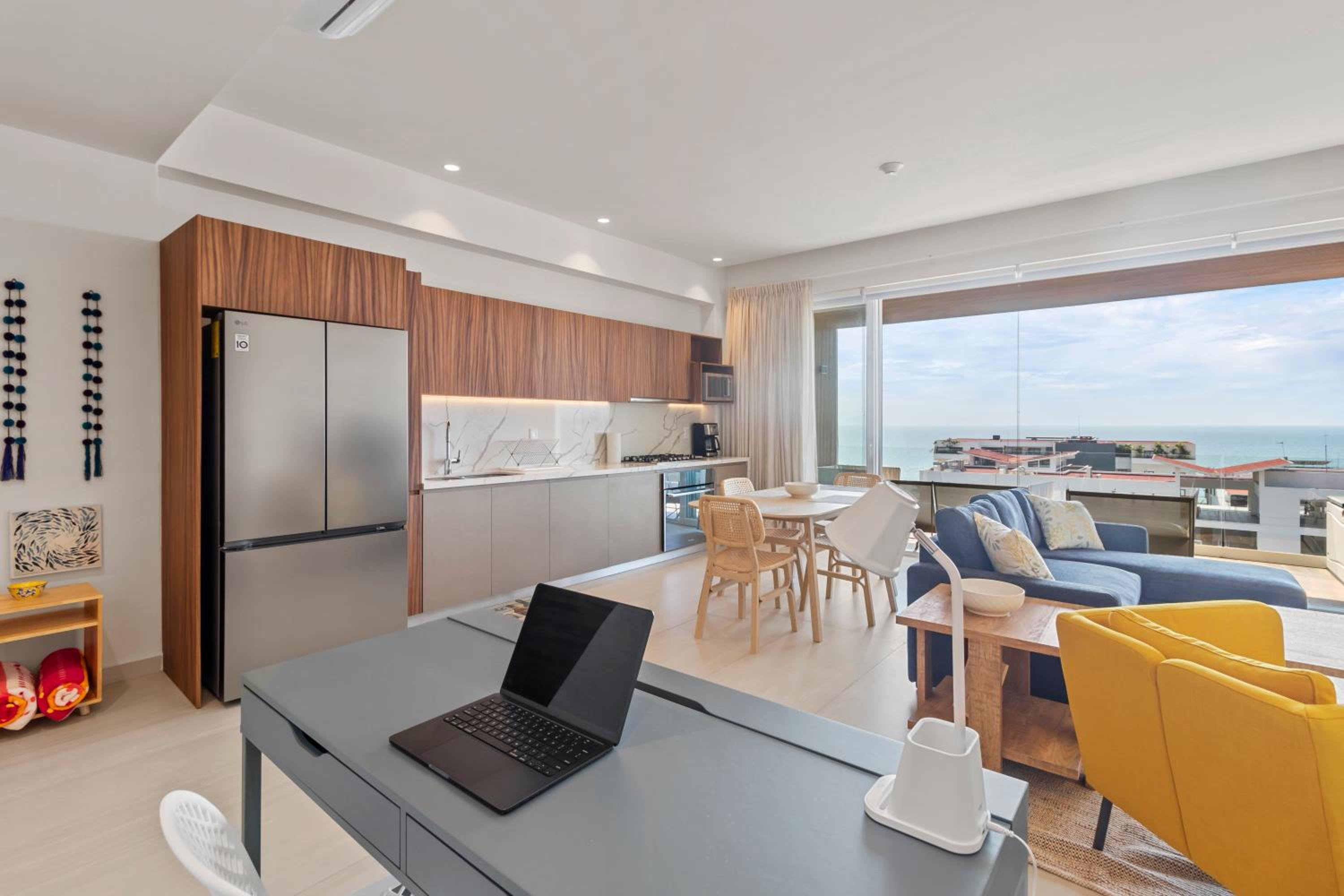 One-Bedroom Apartment with Ocean View photo 2