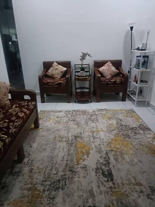 Three-Bedroom House photo 3