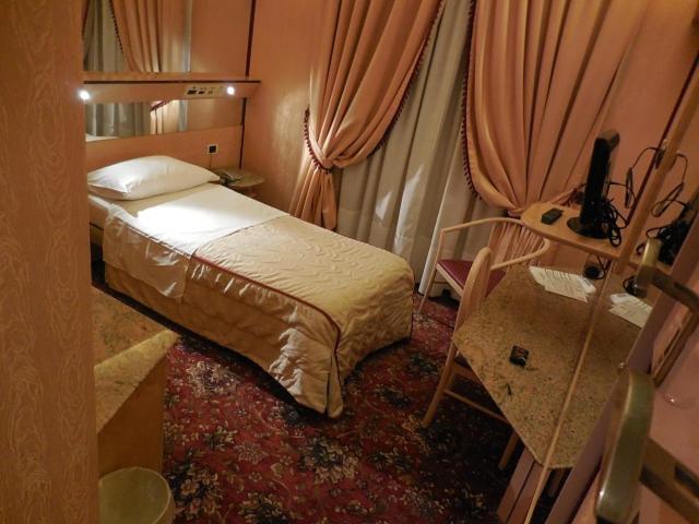 Single Room photo 2