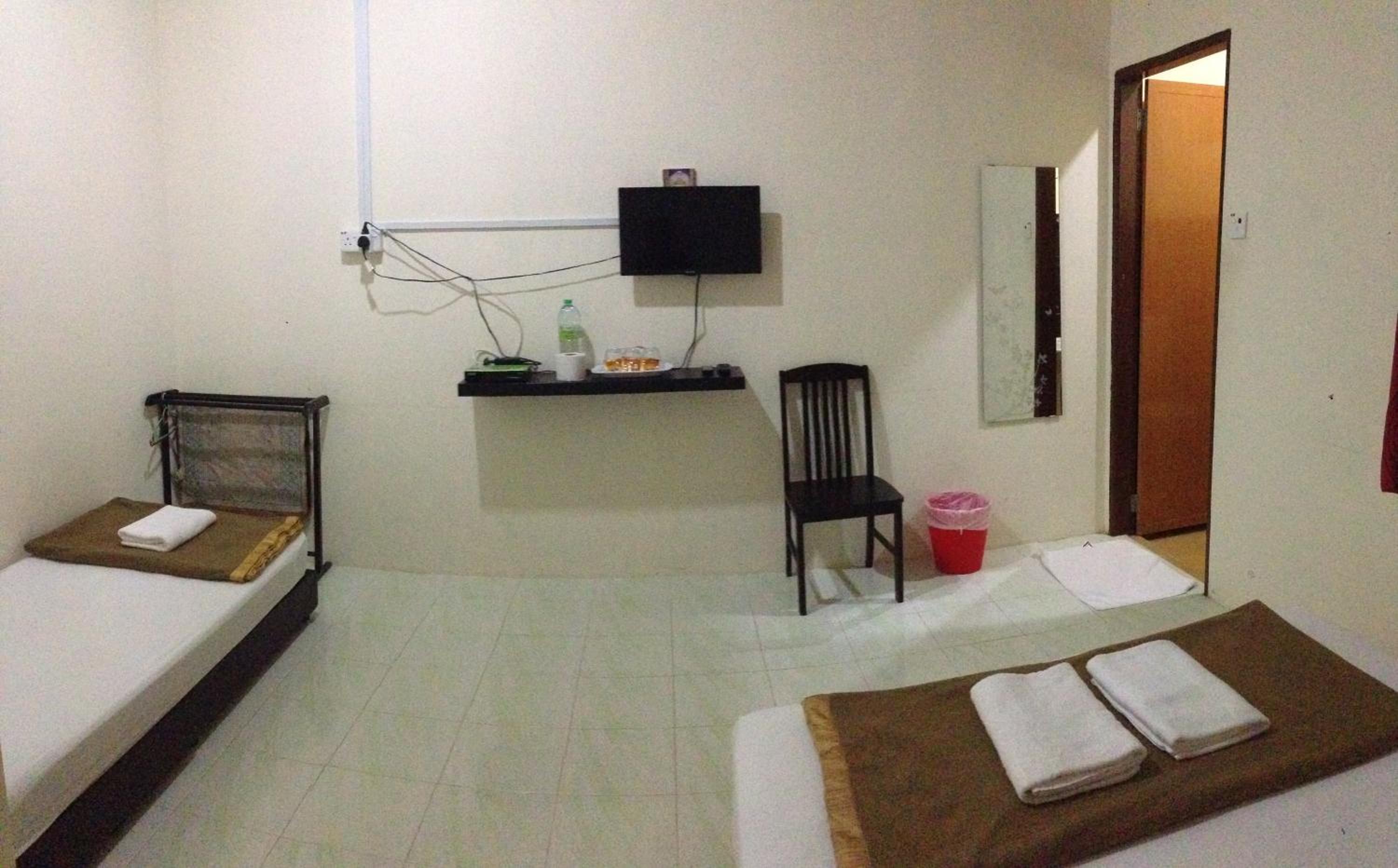 Economy Triple Room - Photo 6
