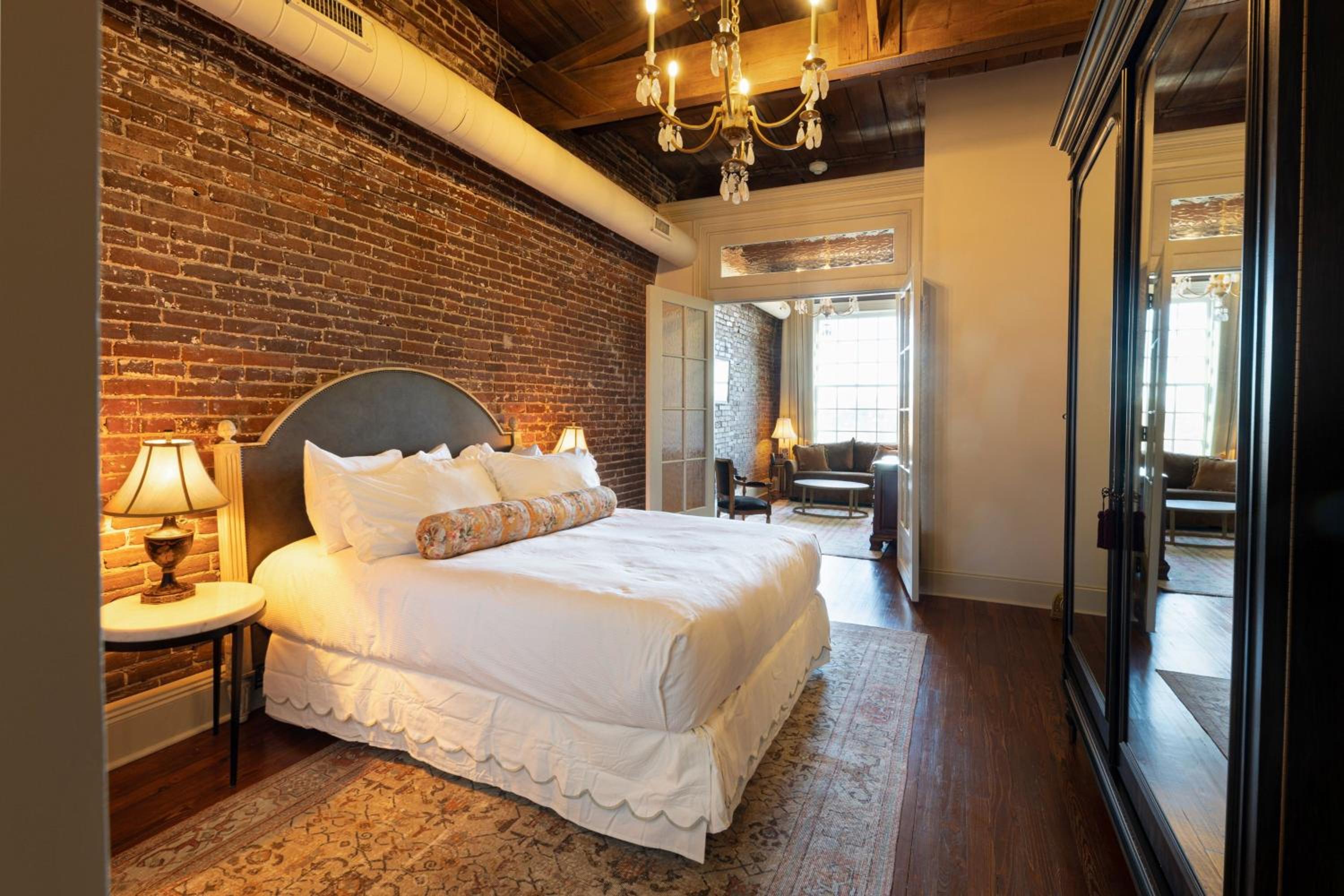 Signature King Room with City View - Photo 2