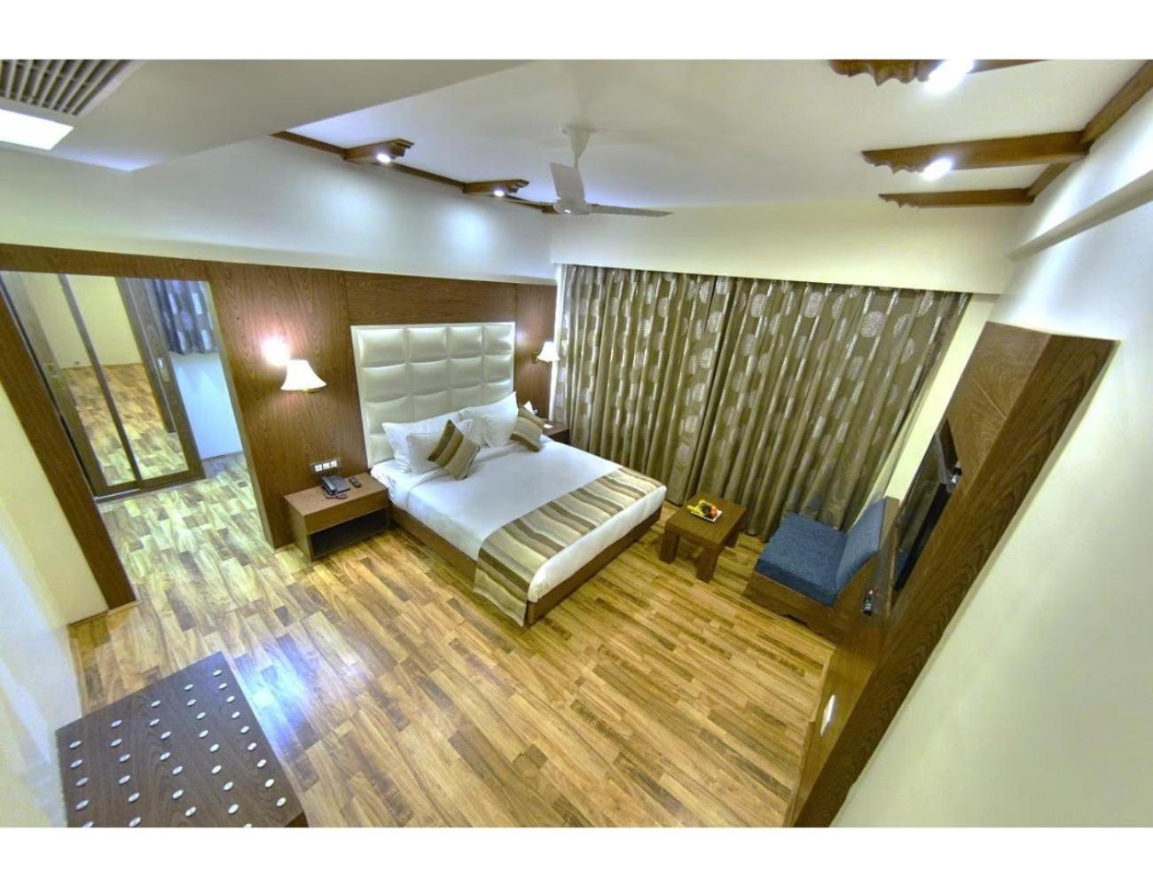 Double Room - Photo 11