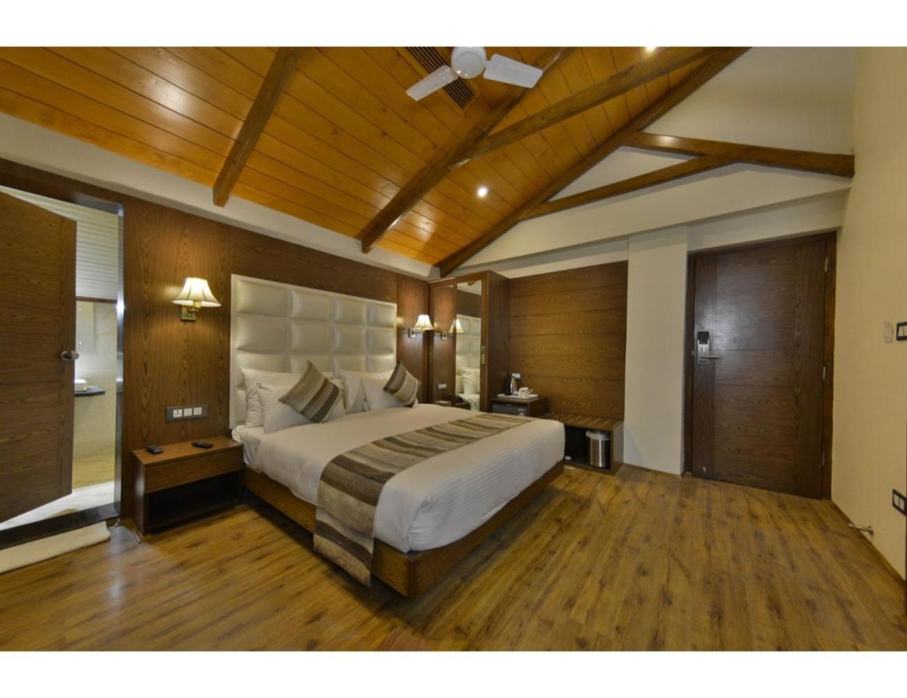 Double Room - Photo 12