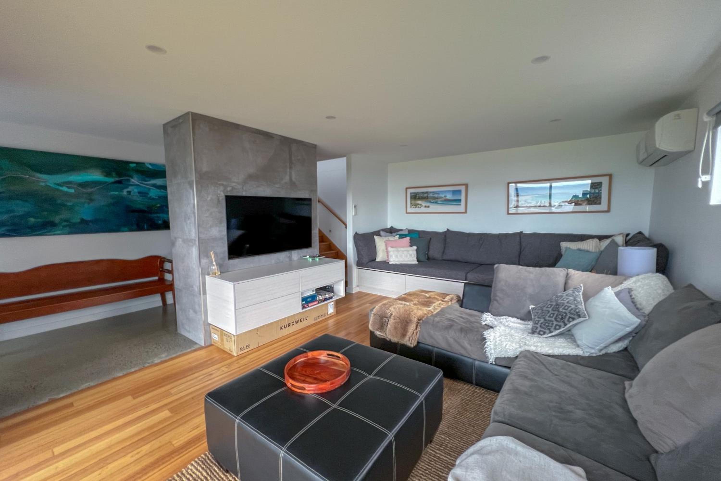 Five-Bedroom House photo 2
