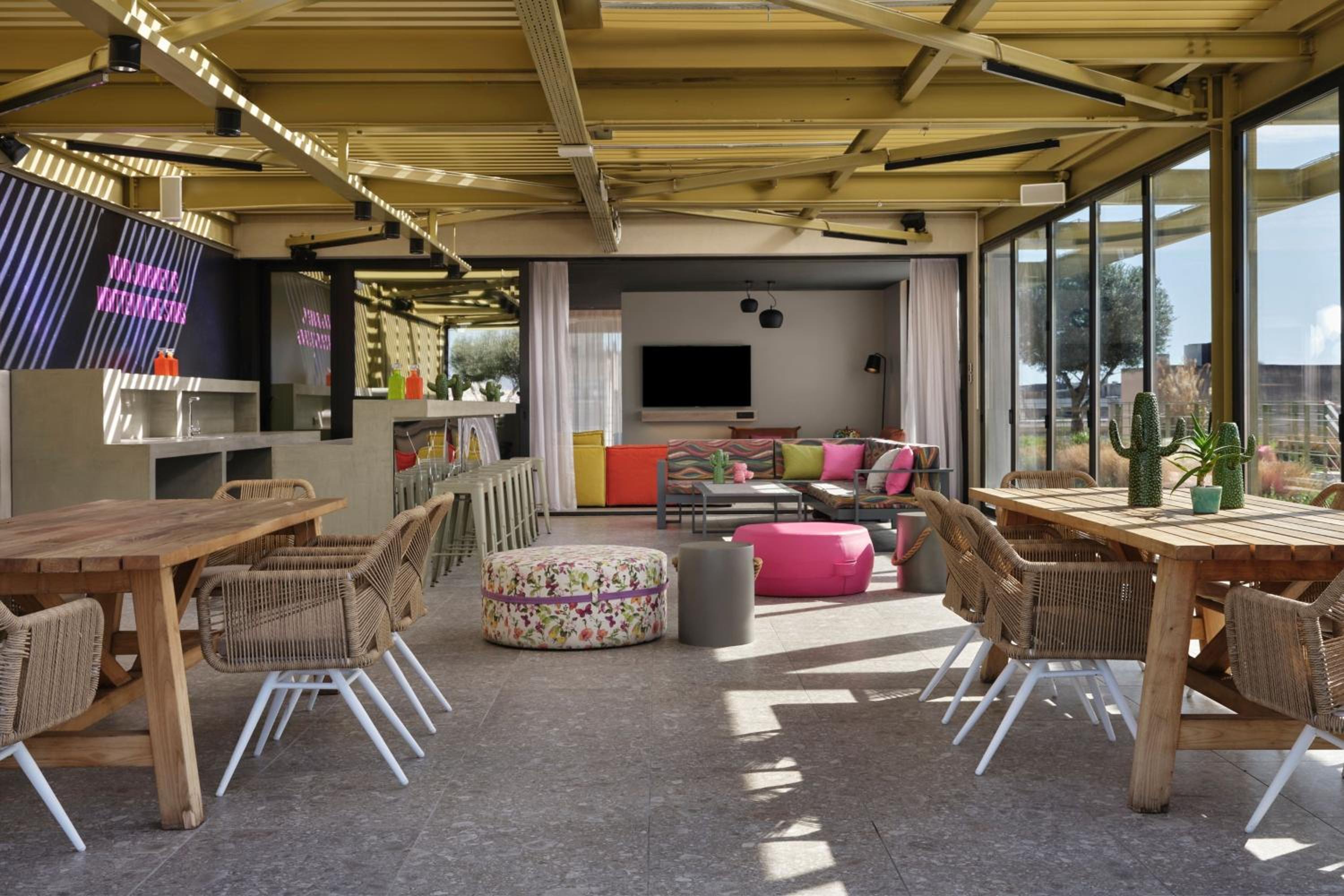 Moxyfied One-Bedroom Presidential King Suite