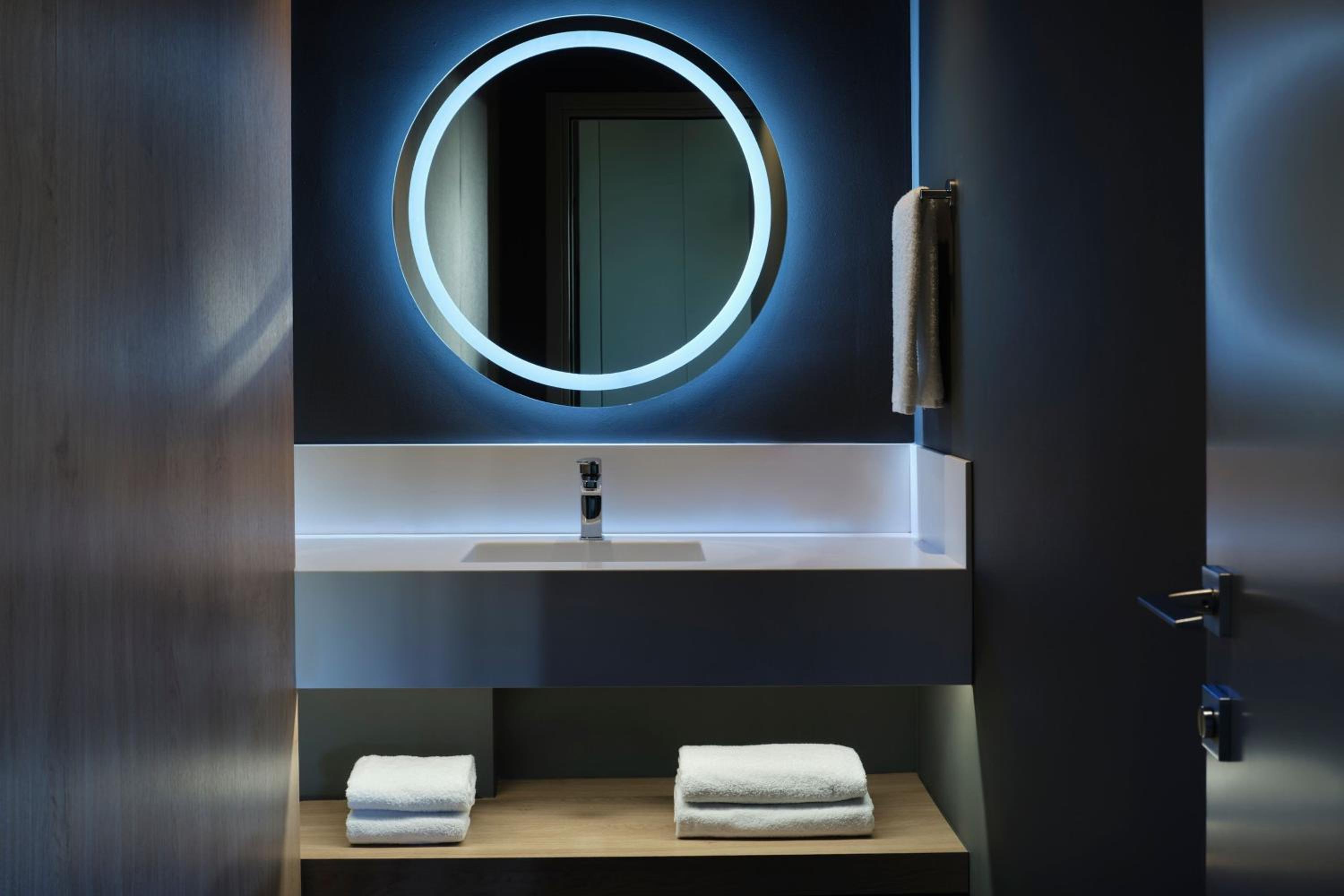 Moxyfied One-Bedroom Presidential King Suite