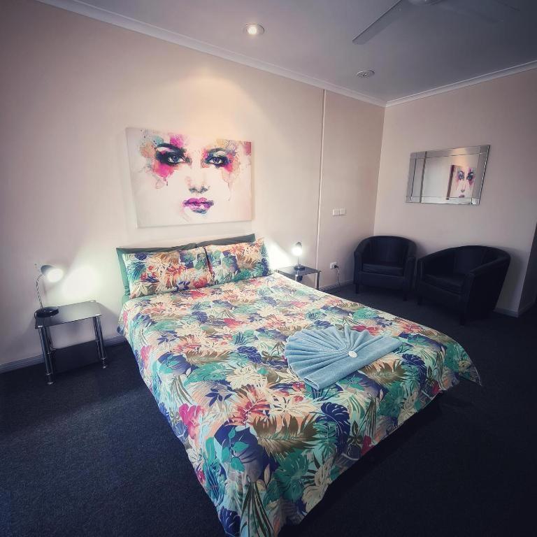 Double Room with Spa Bath photo 3