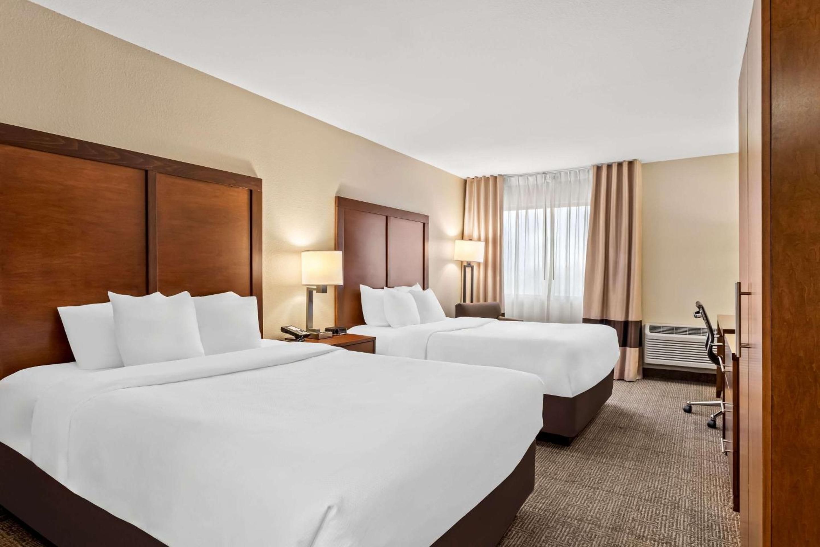 Queen Room With Two Queen Beds - Non-Smoking