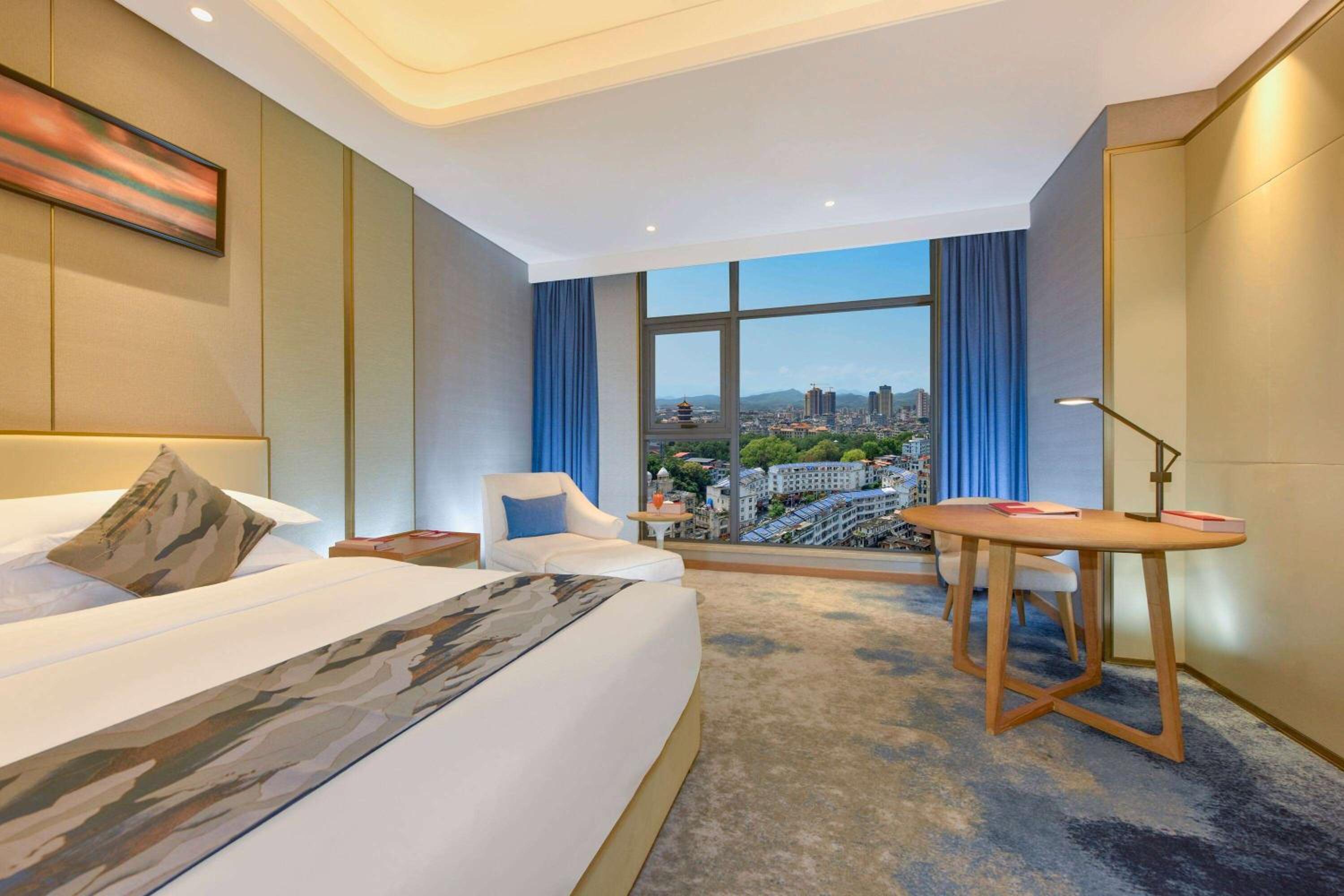 Deluxe King Room with City View - Non-Smoking photo 1