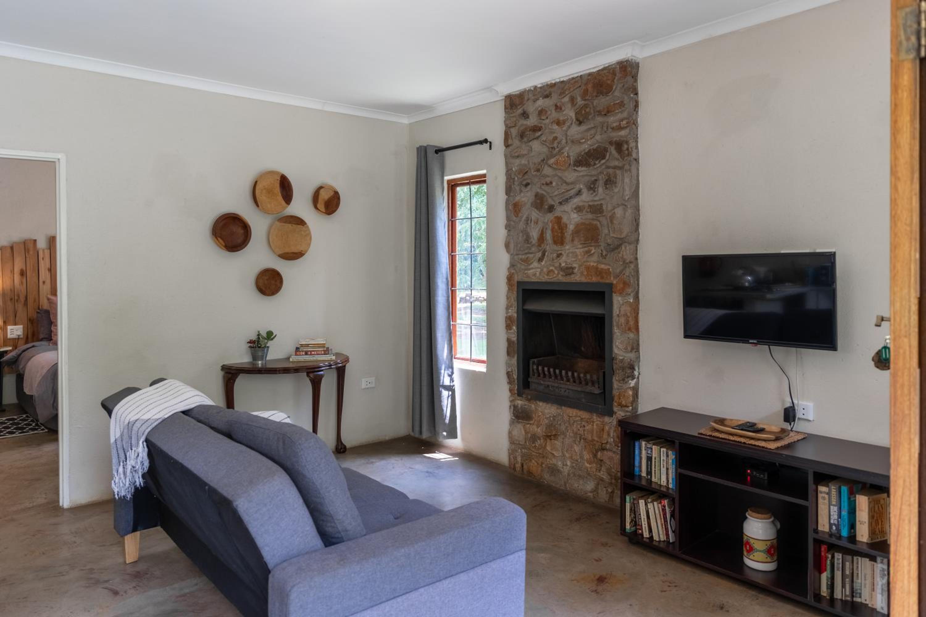 Family Room with Mountain View - Photo 1