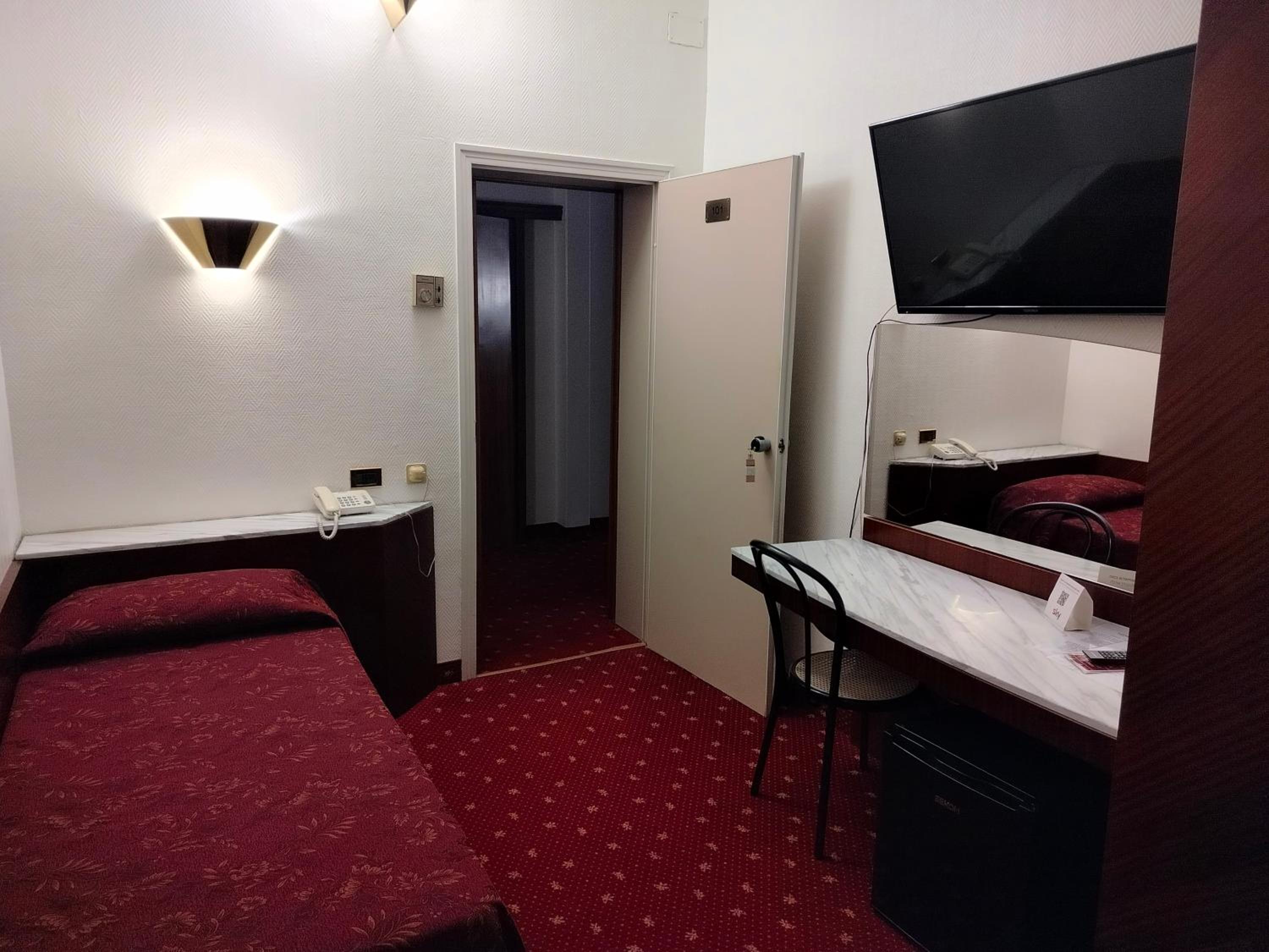 Single Room photo 1
