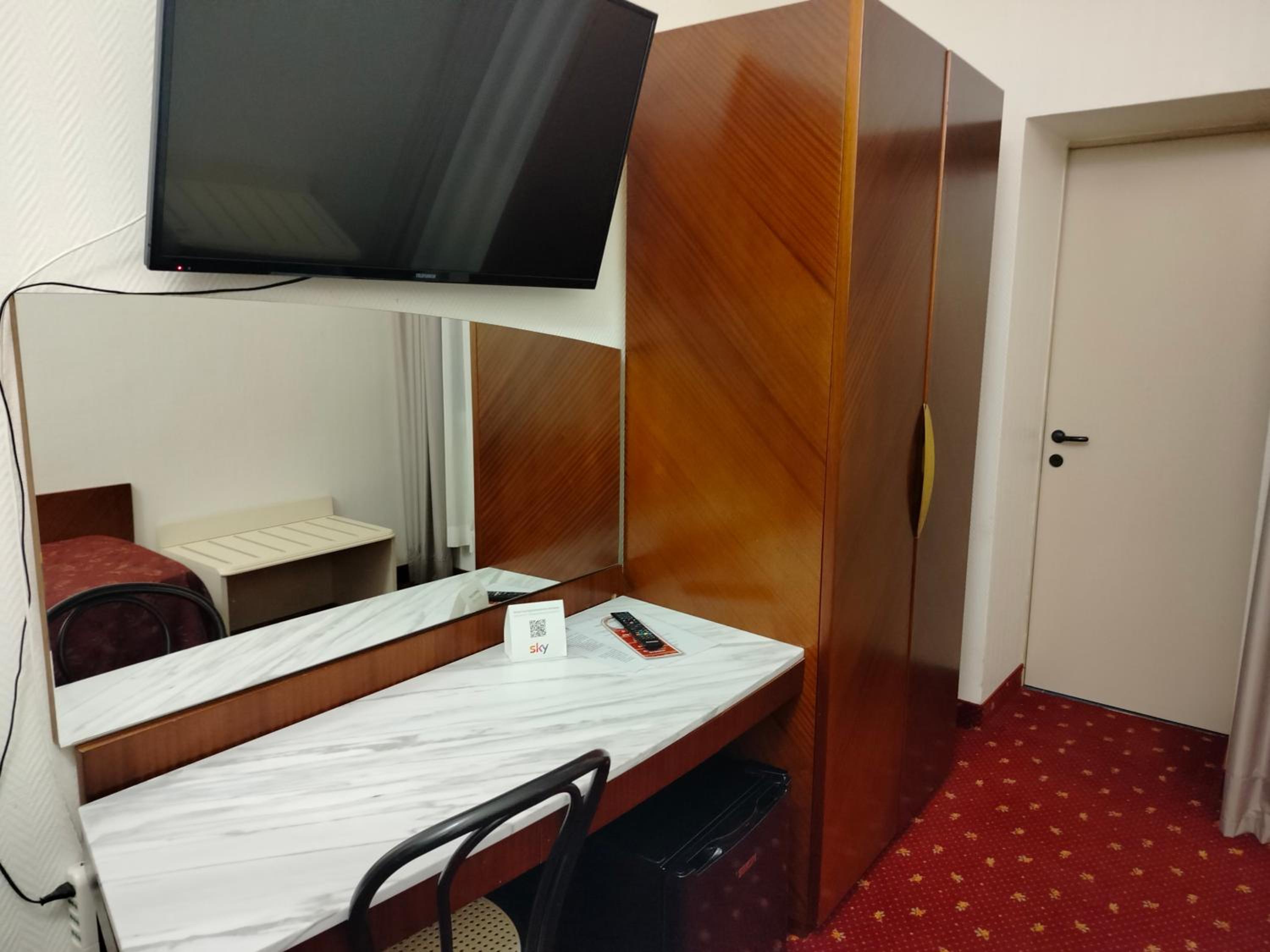 Single Room photo 3