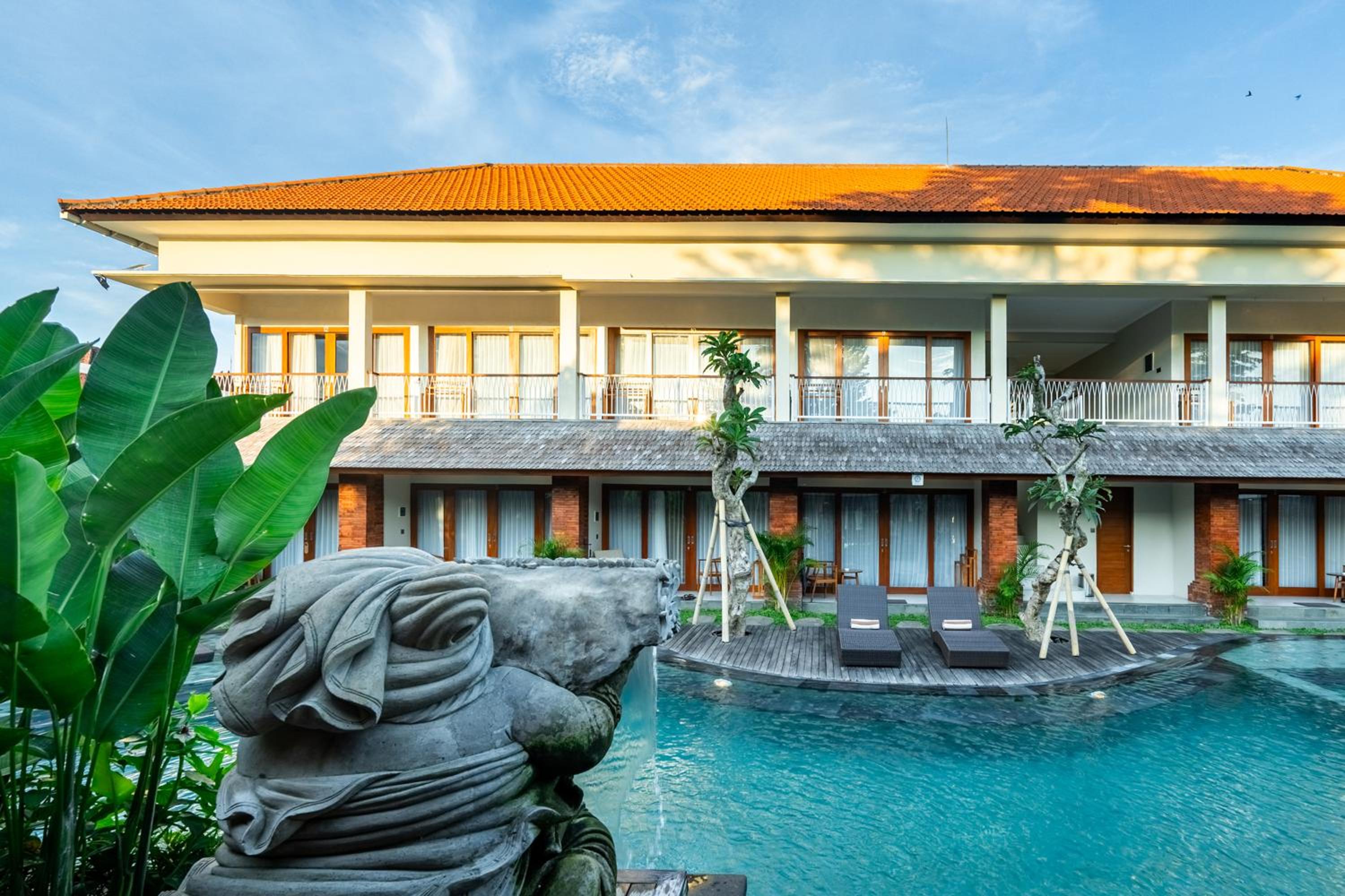 Superior Room with Pool View - Photo 25