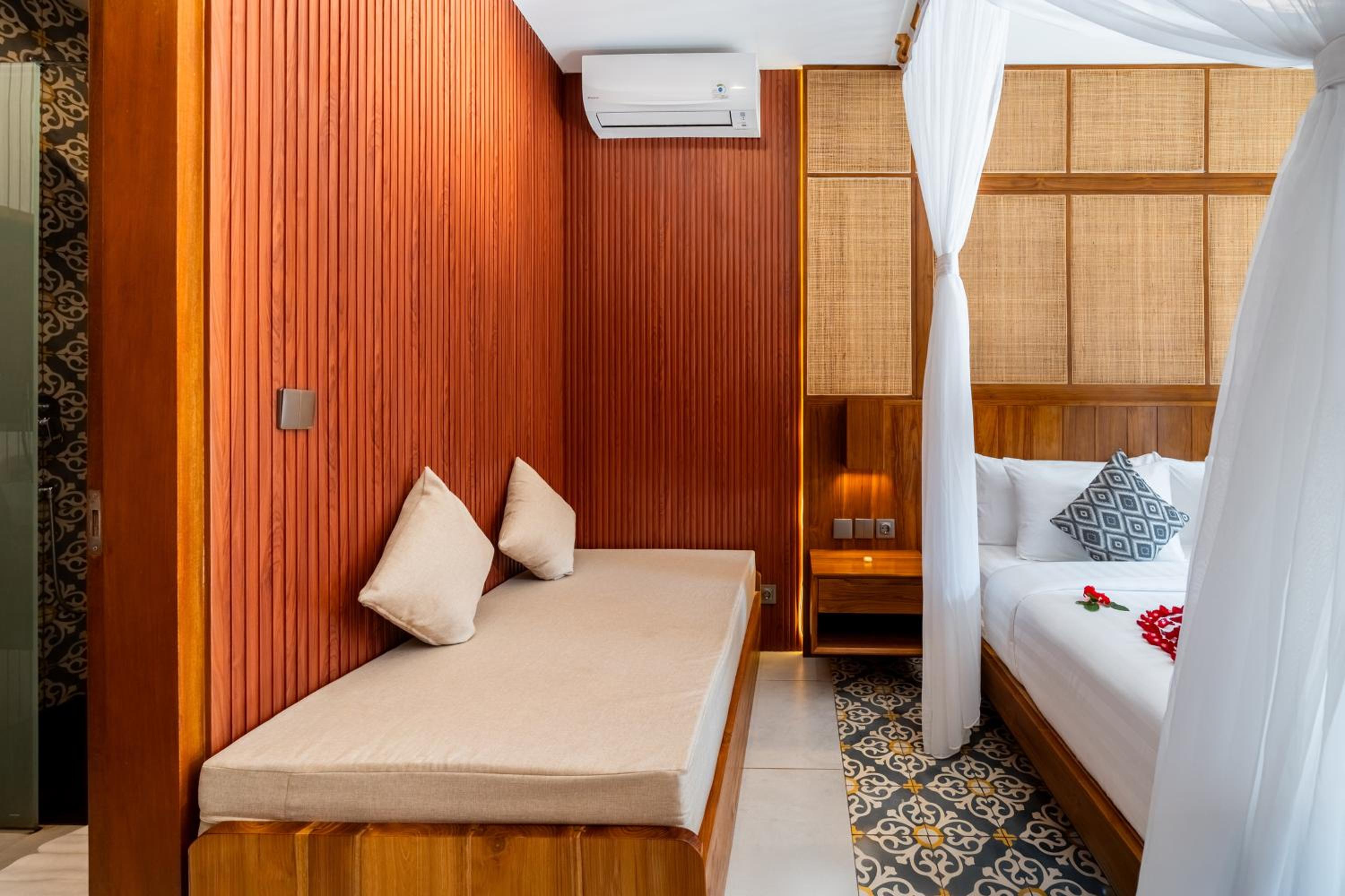 Superior Room with Pool View - Photo 42