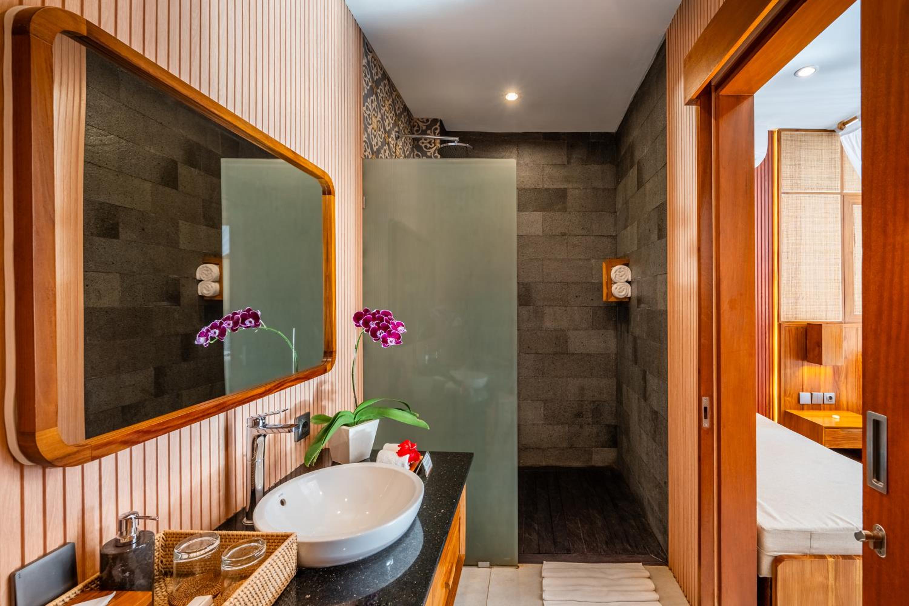 Superior Room with Pool View - Photo 43