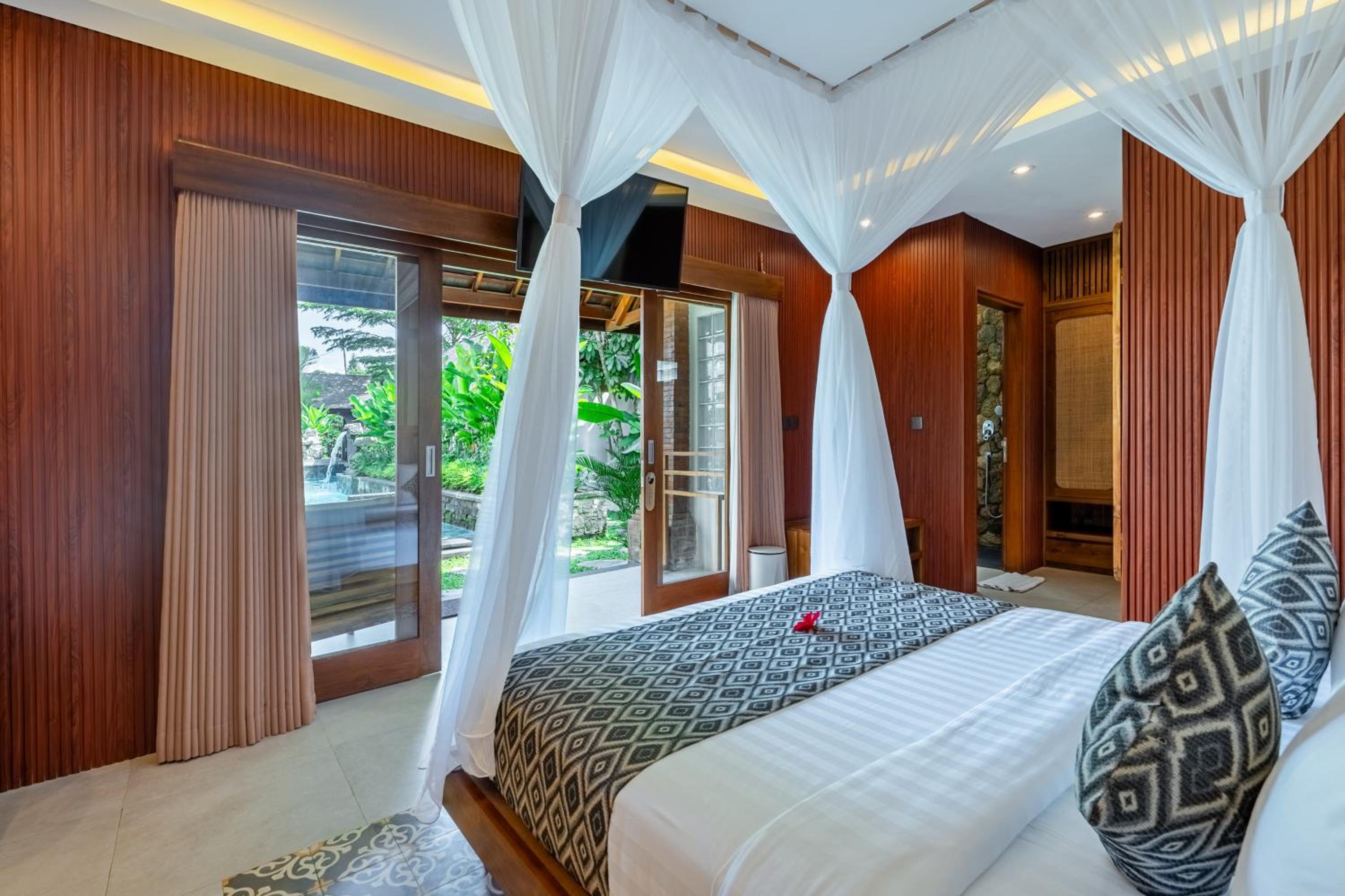 Deluxe Room with Pool View - Photo 1