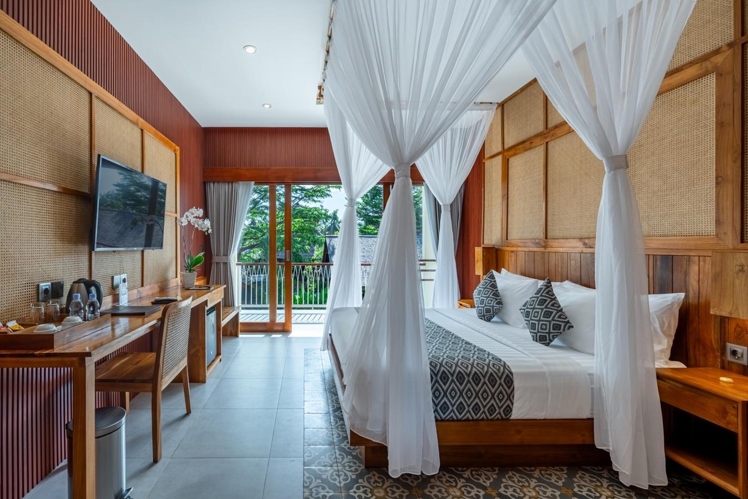 Superior Room with Pool View - Photo 21