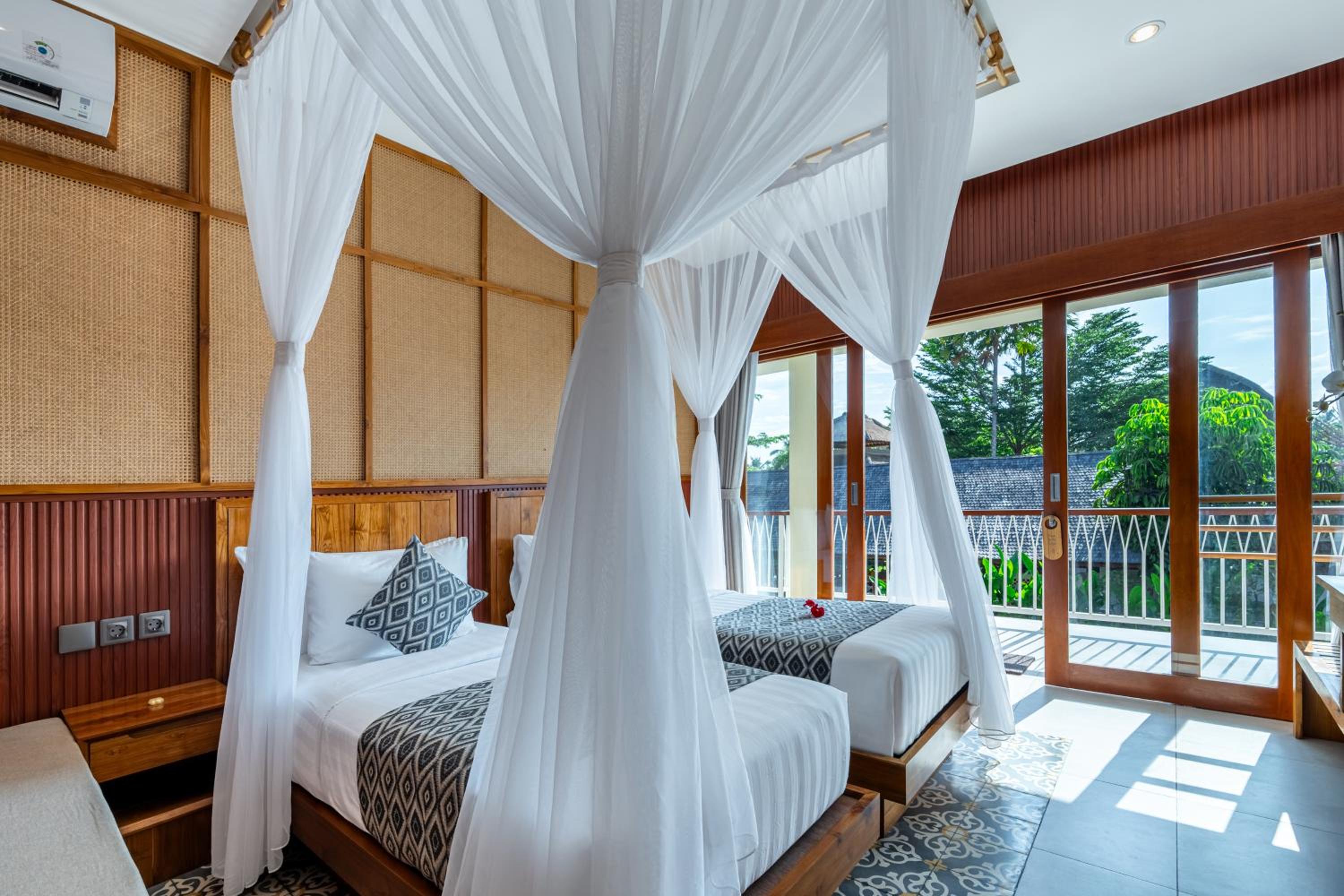 Superior Room with Pool View - Photo 40
