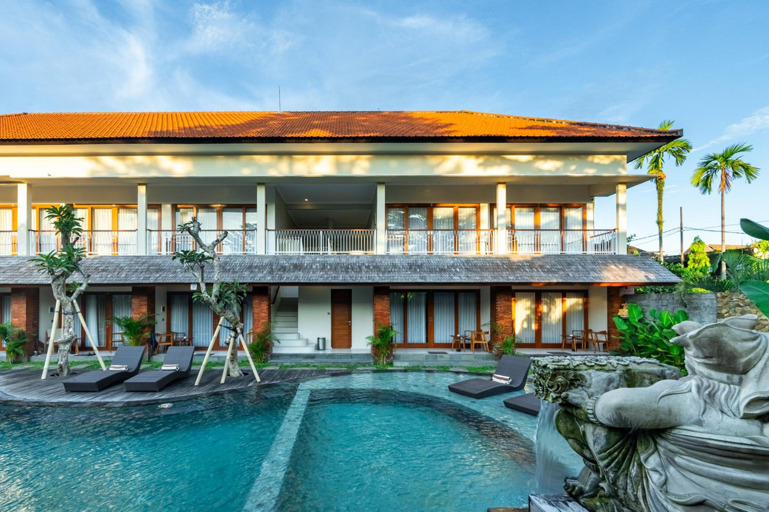 Superior Room with Pool View - Photo 12