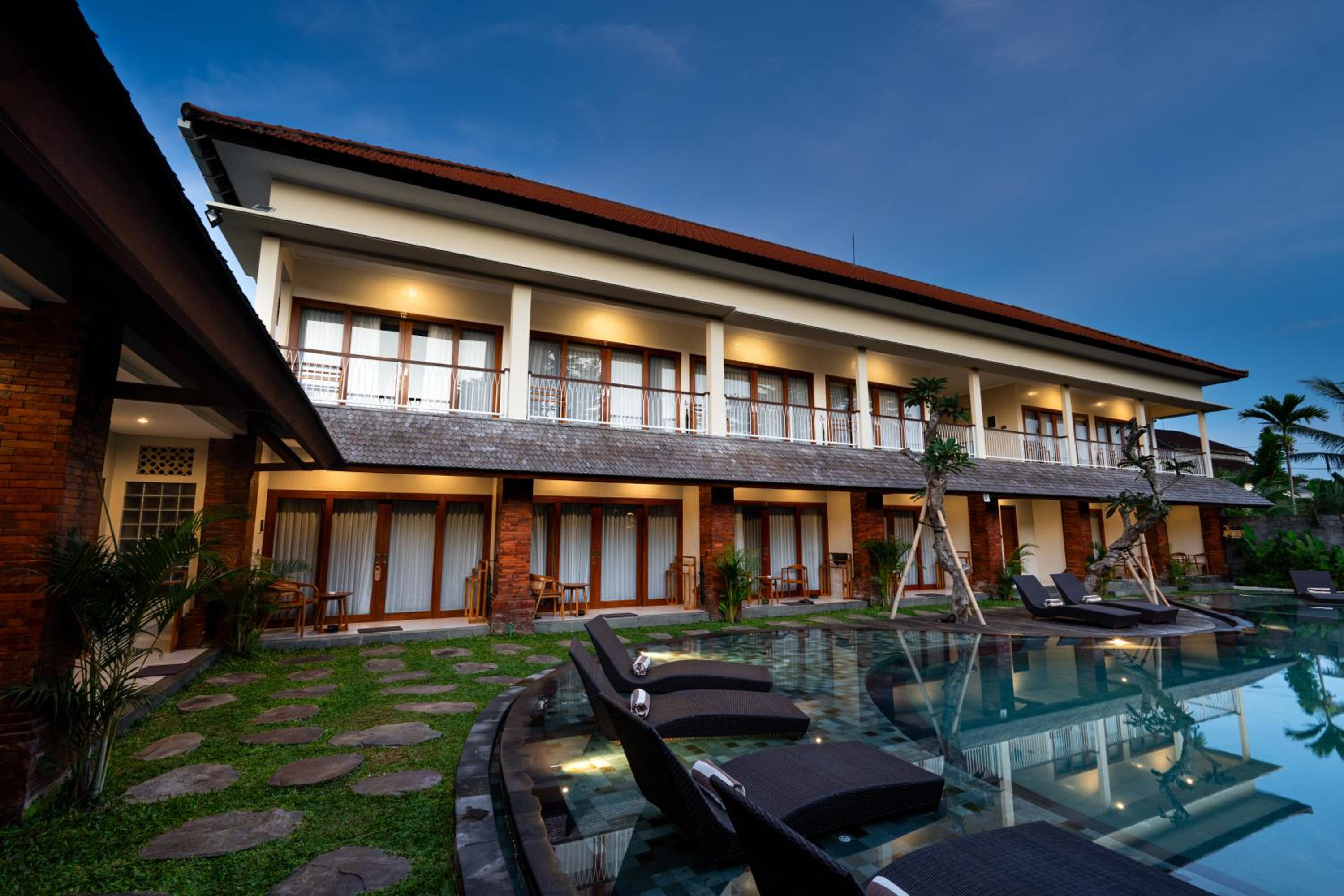 Superior Room with Pool View - Photo 26