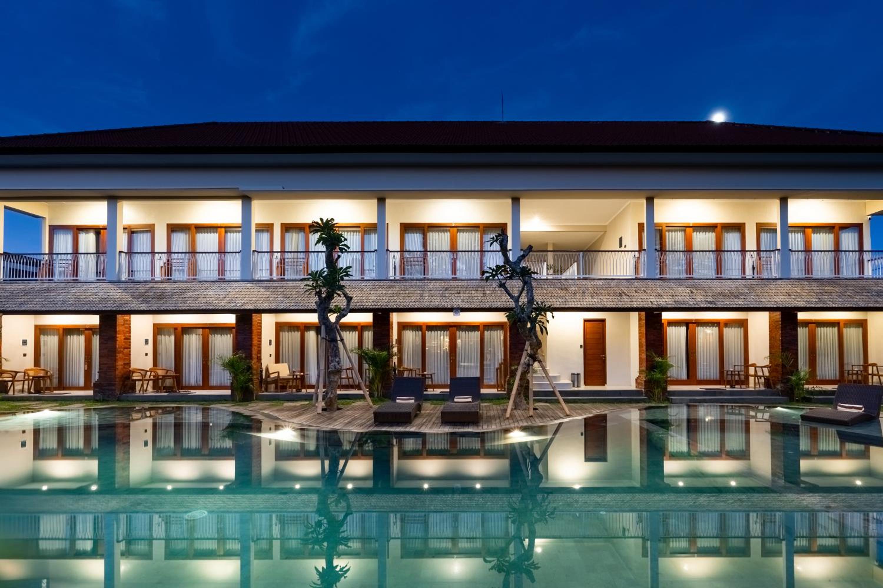 Superior Room with Pool View - Photo 7