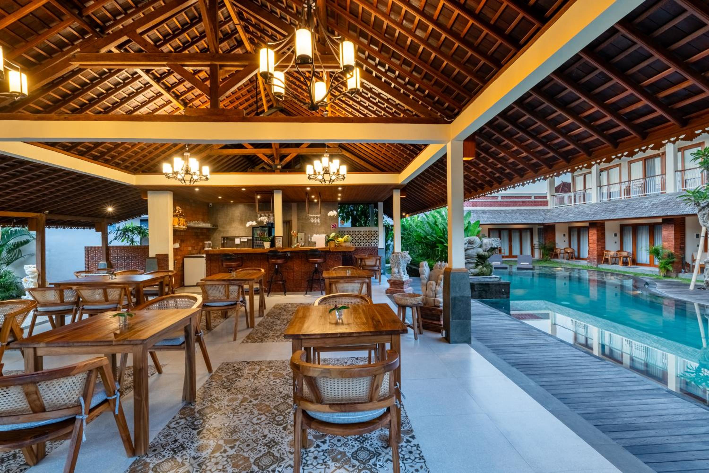 Deluxe Room with Pool View - Photo 3