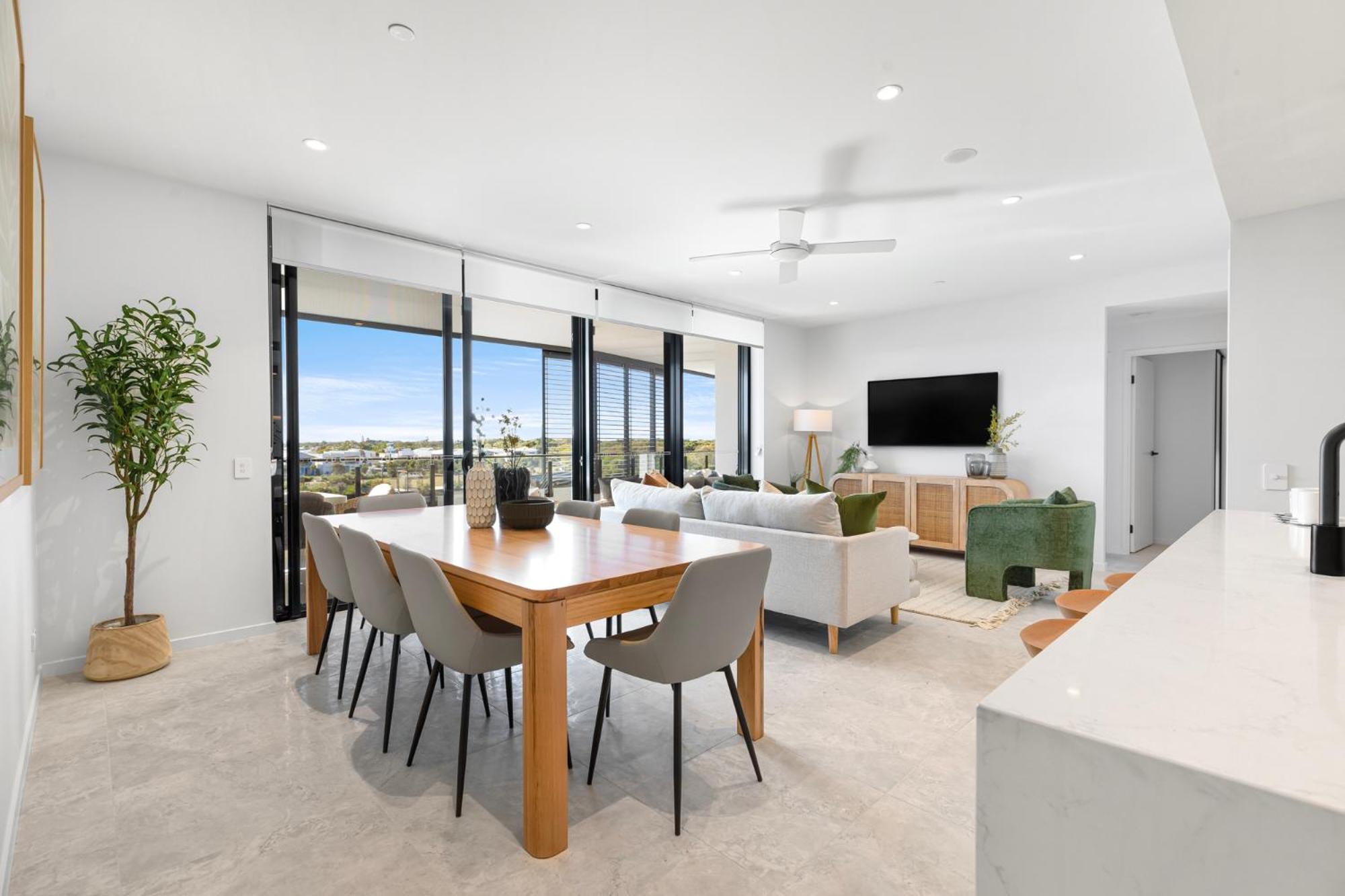 Zinc – Superior 3 Bedroom Apartment Partial Ocean View