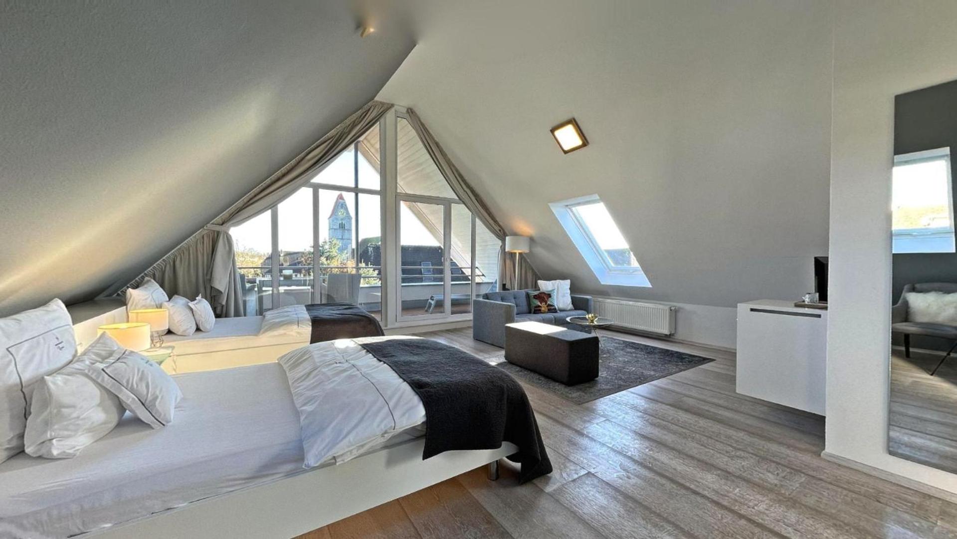 Junior Suite with Balcony photo 1
