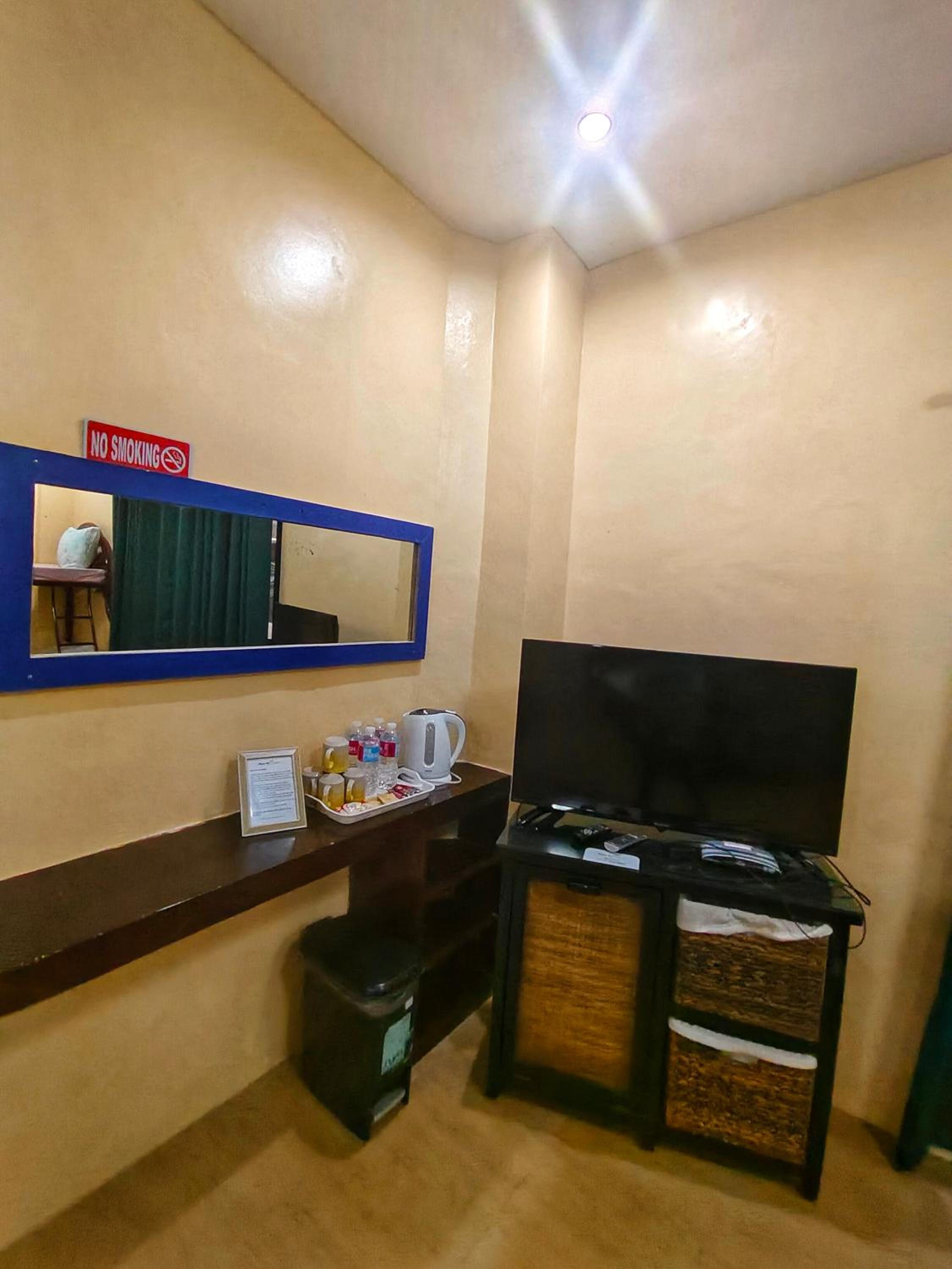 Family Room - Disability Access - Photo 3