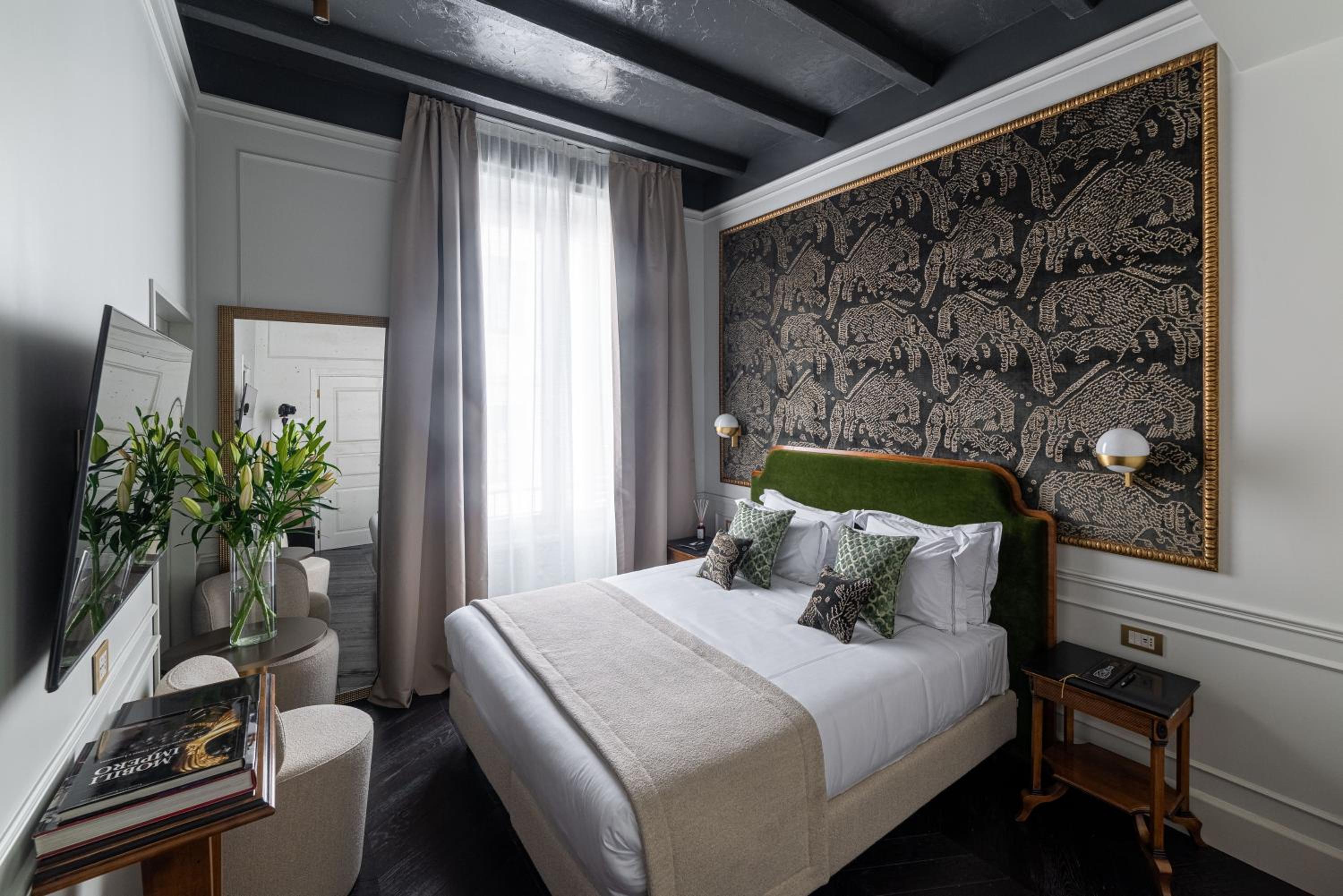 Executive Room thumbnail 5