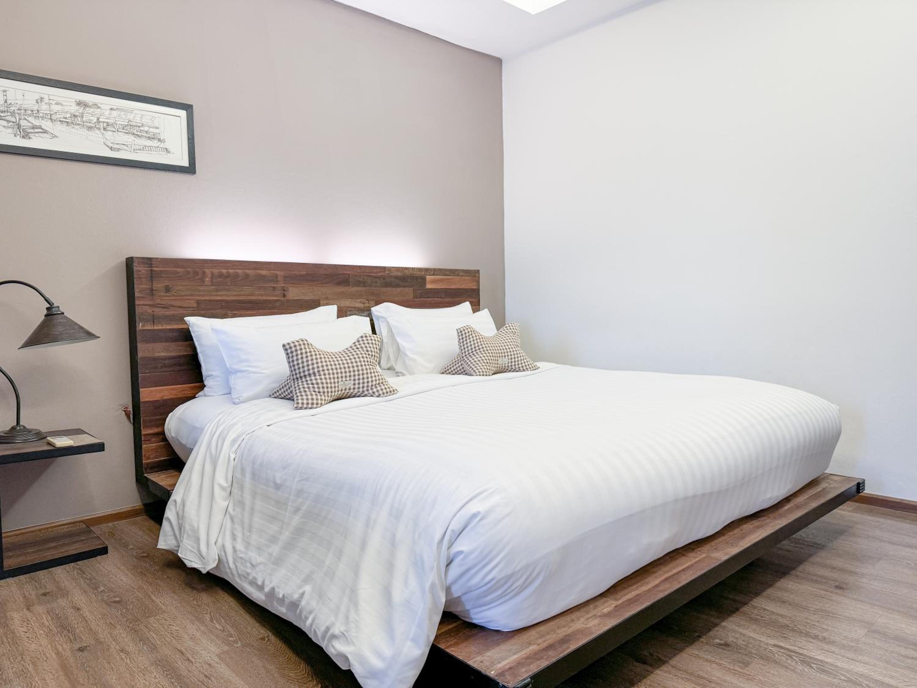 Two-Bedroom Suite - Photo 3