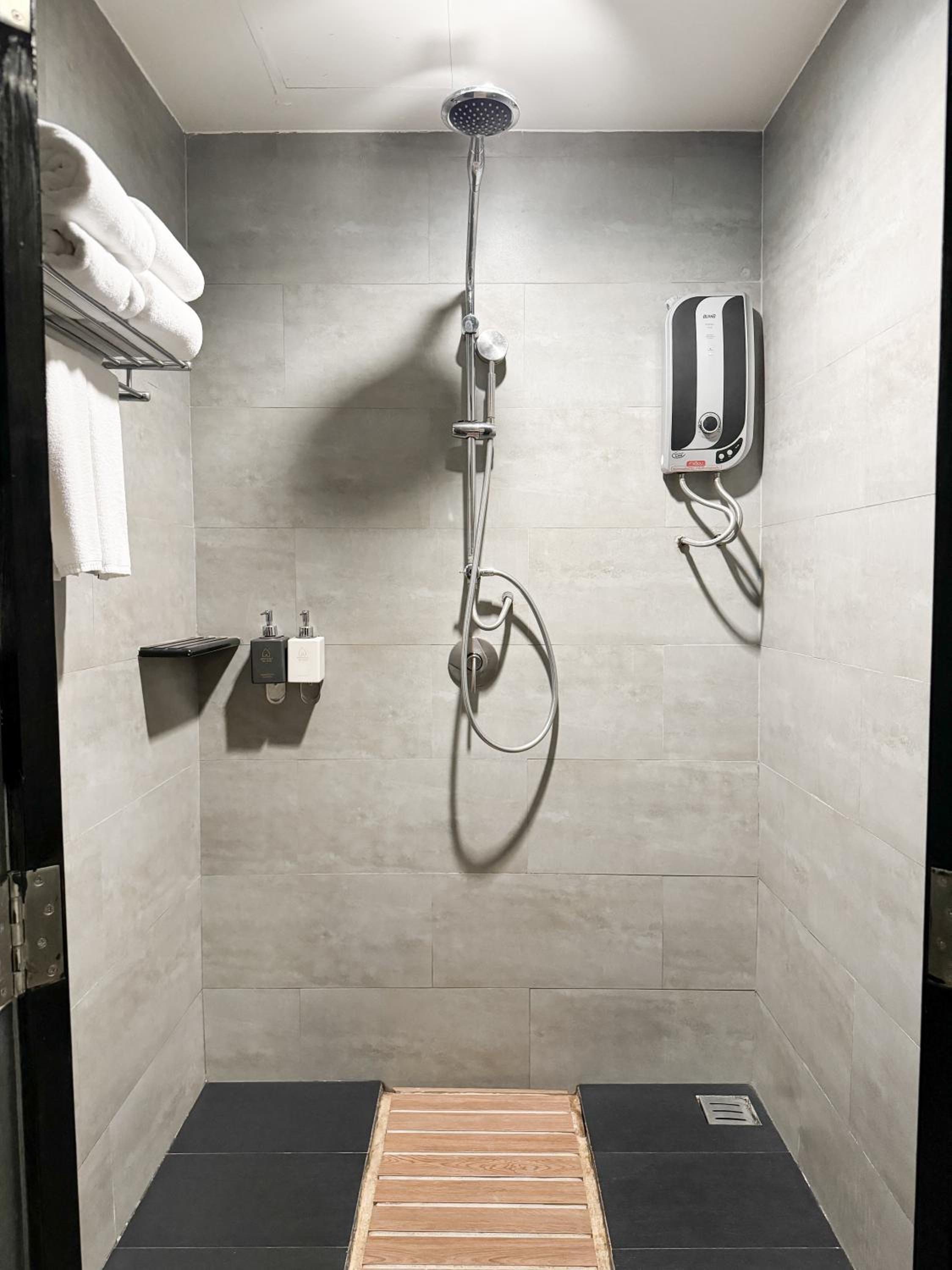 Two-Bedroom Suite - Photo 8