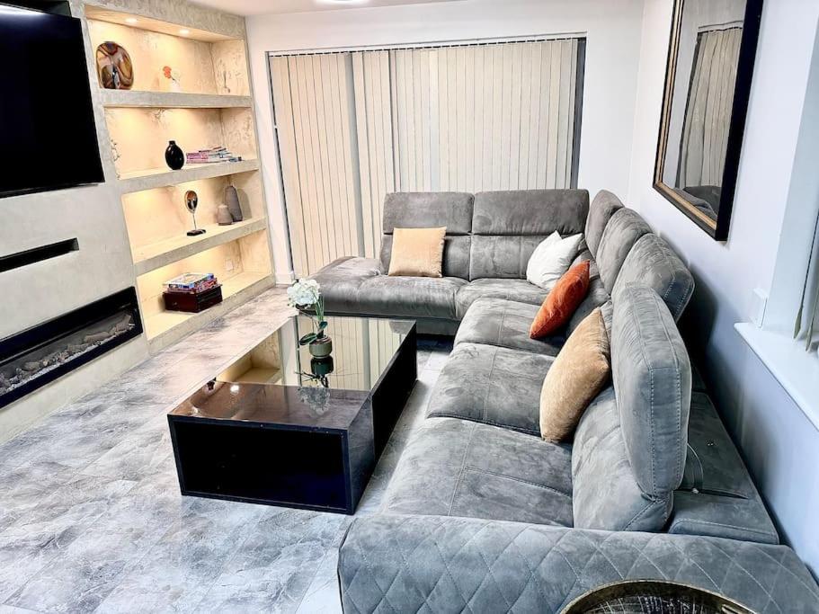 Three-Bedroom House photo 2