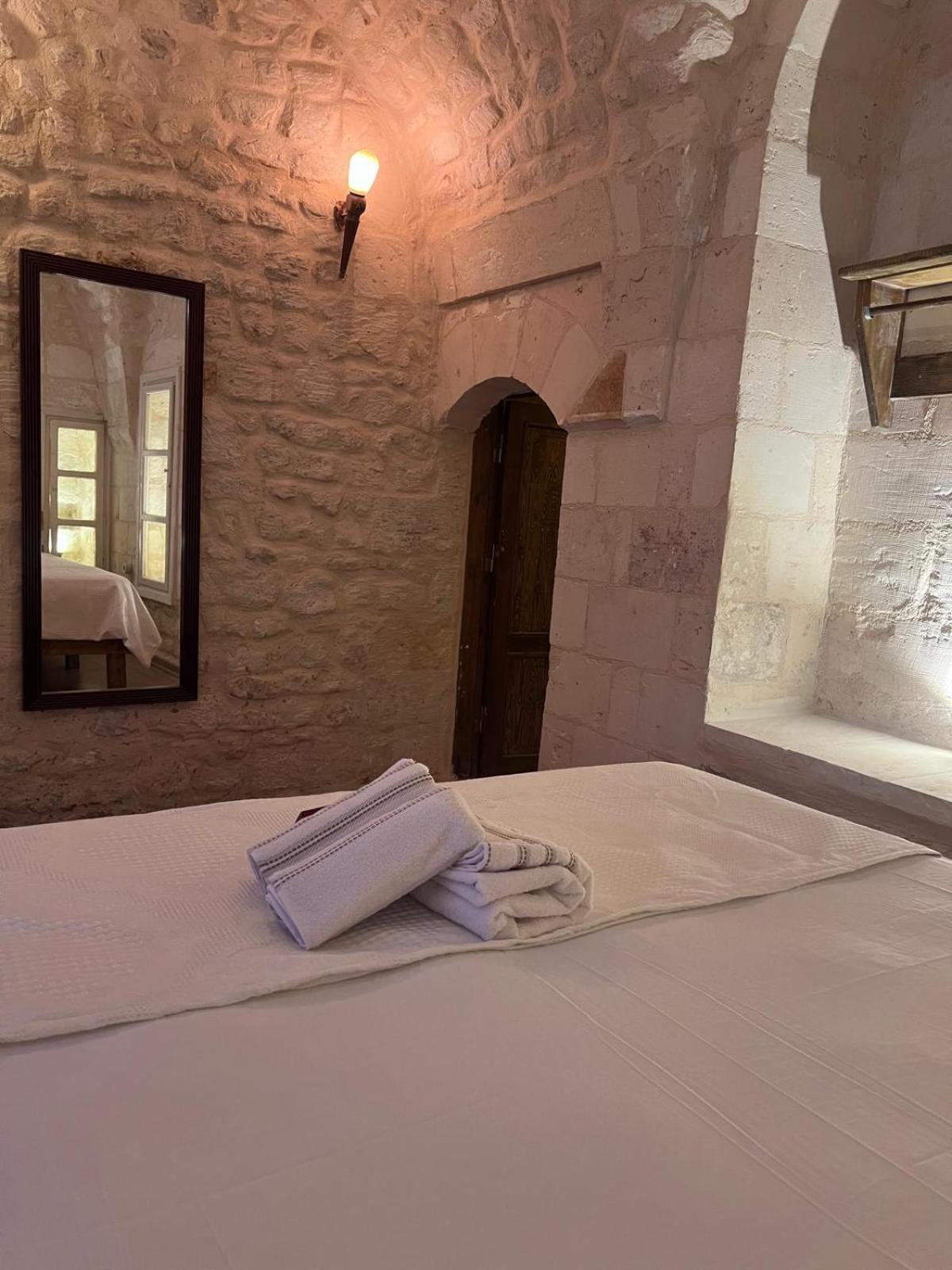 Deluxe Double Room (2 Adults + 1 Child) photo 2