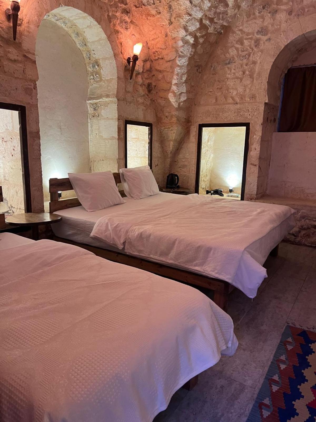 Deluxe Double Room (2 Adults + 1 Child) photo 1