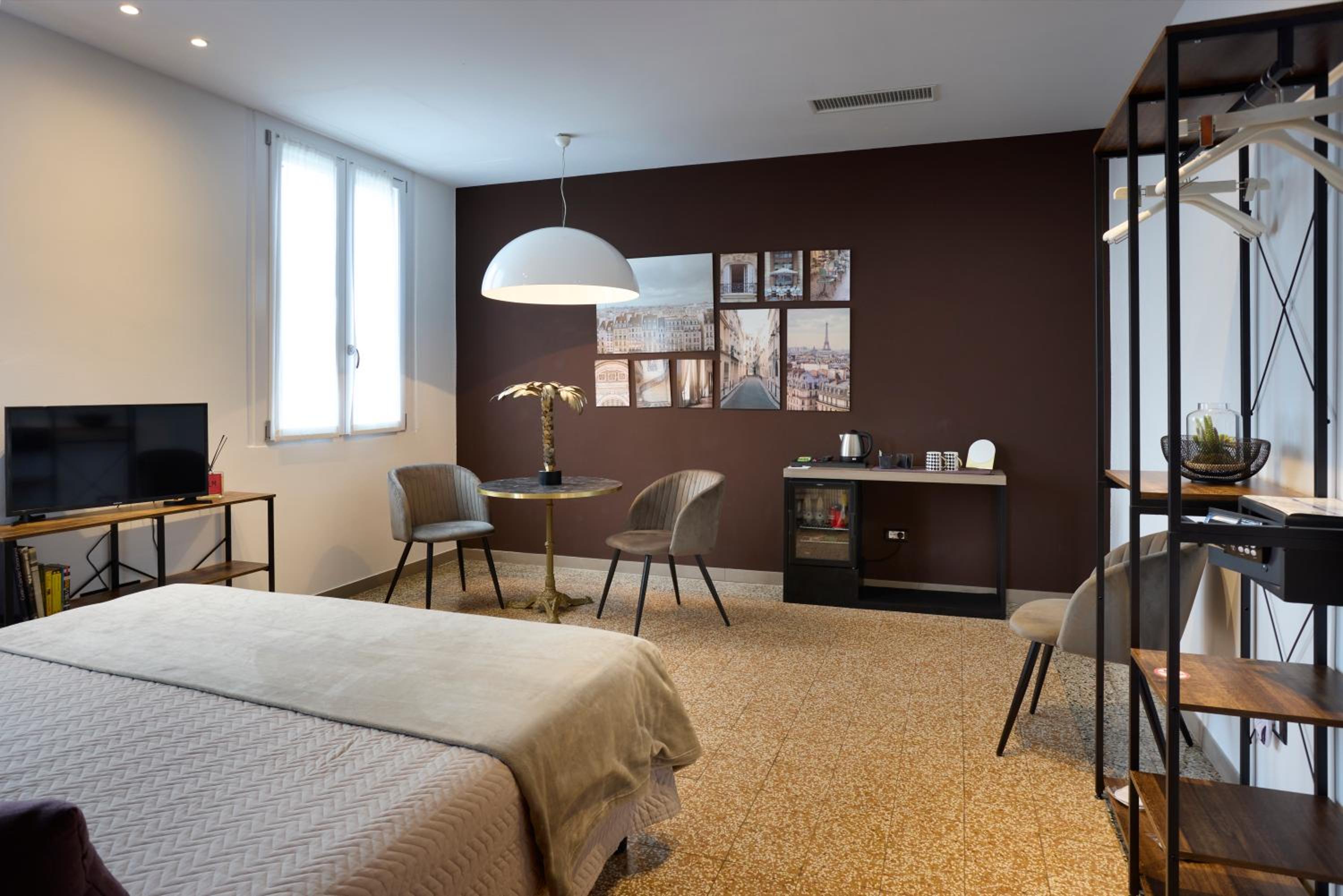 Superior King Room - Photo 1