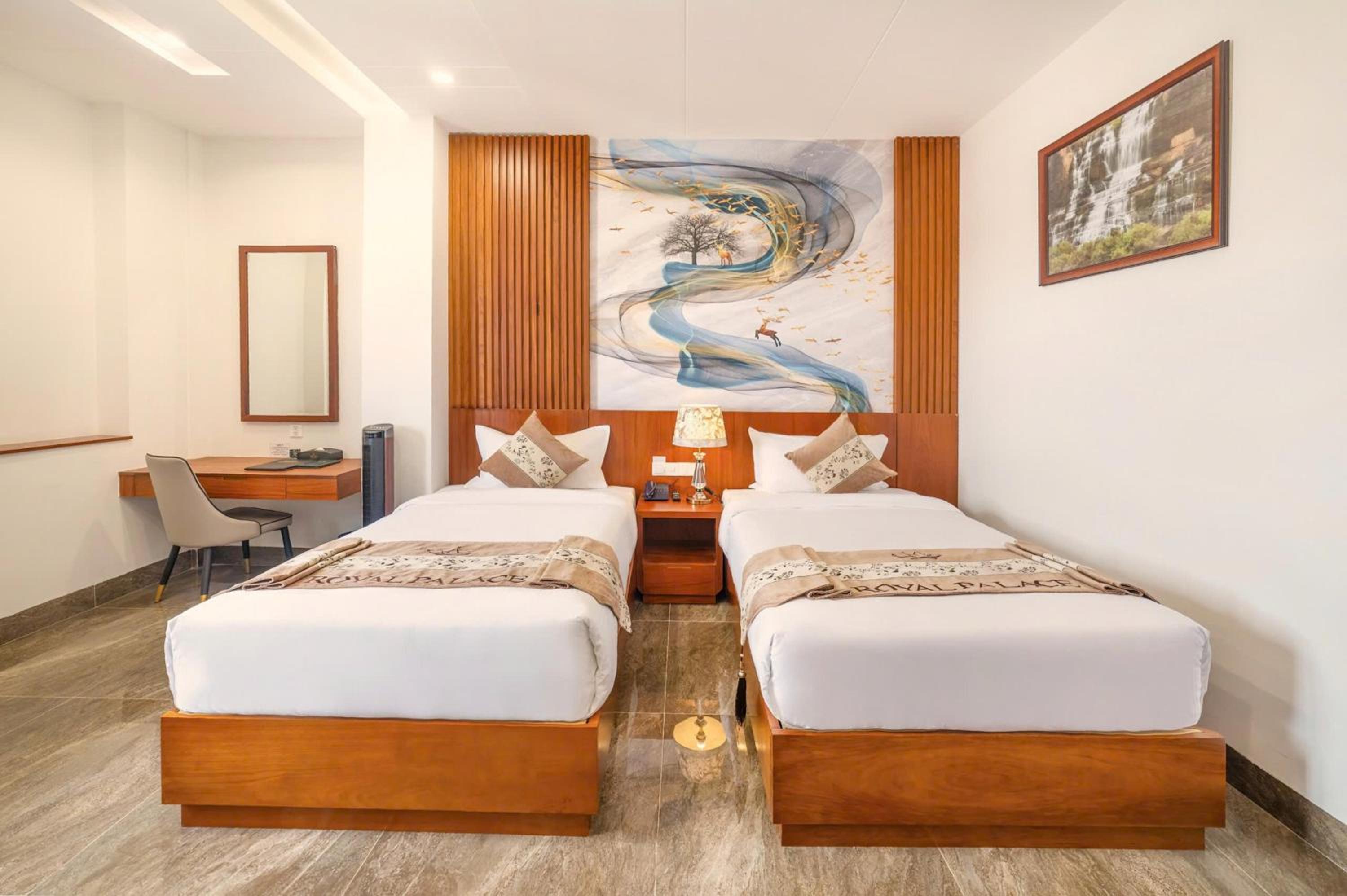 Twin Room with City View - Photo 4