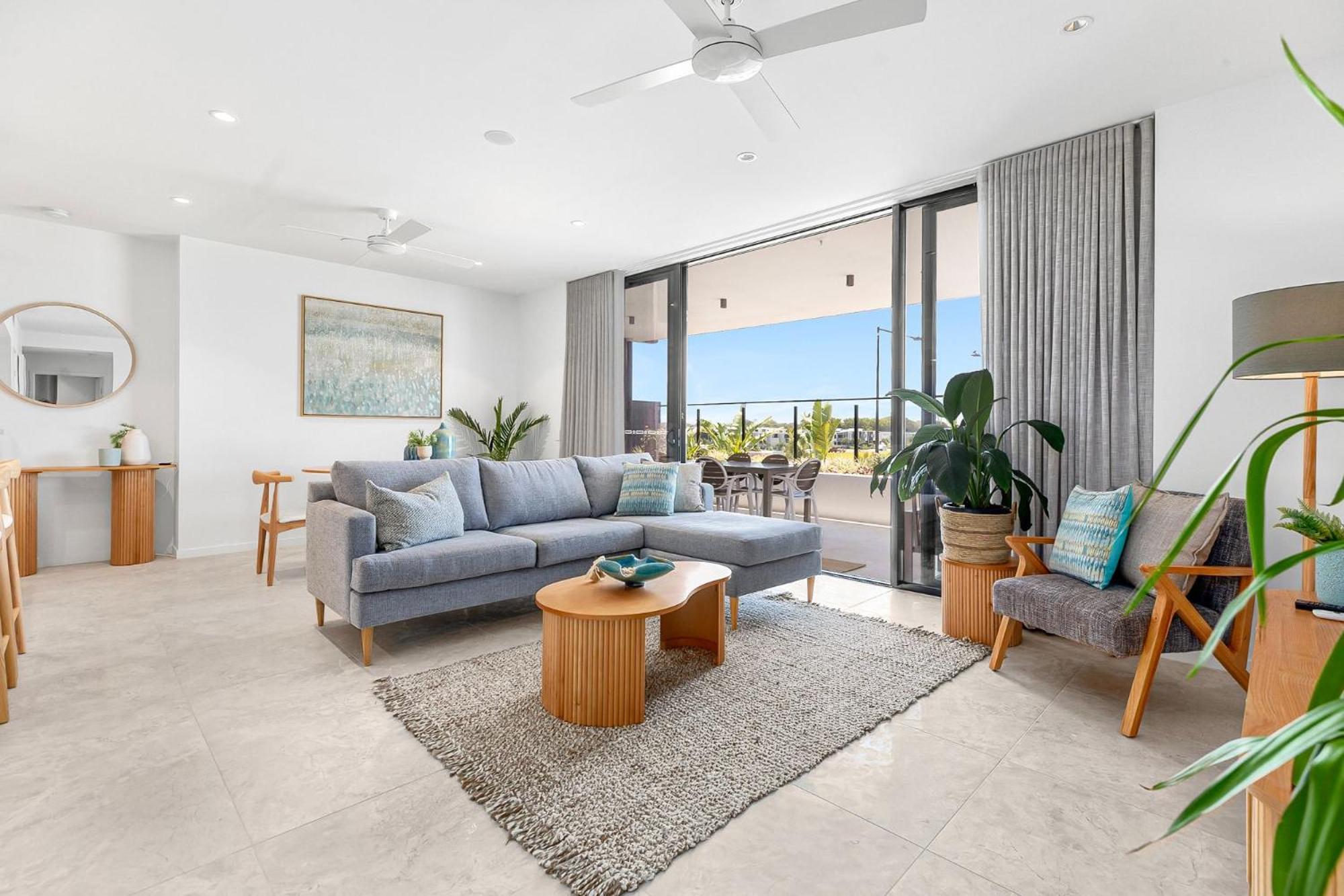 Zinc – Superior 3 Bedroom Apartment Partial Ocean View