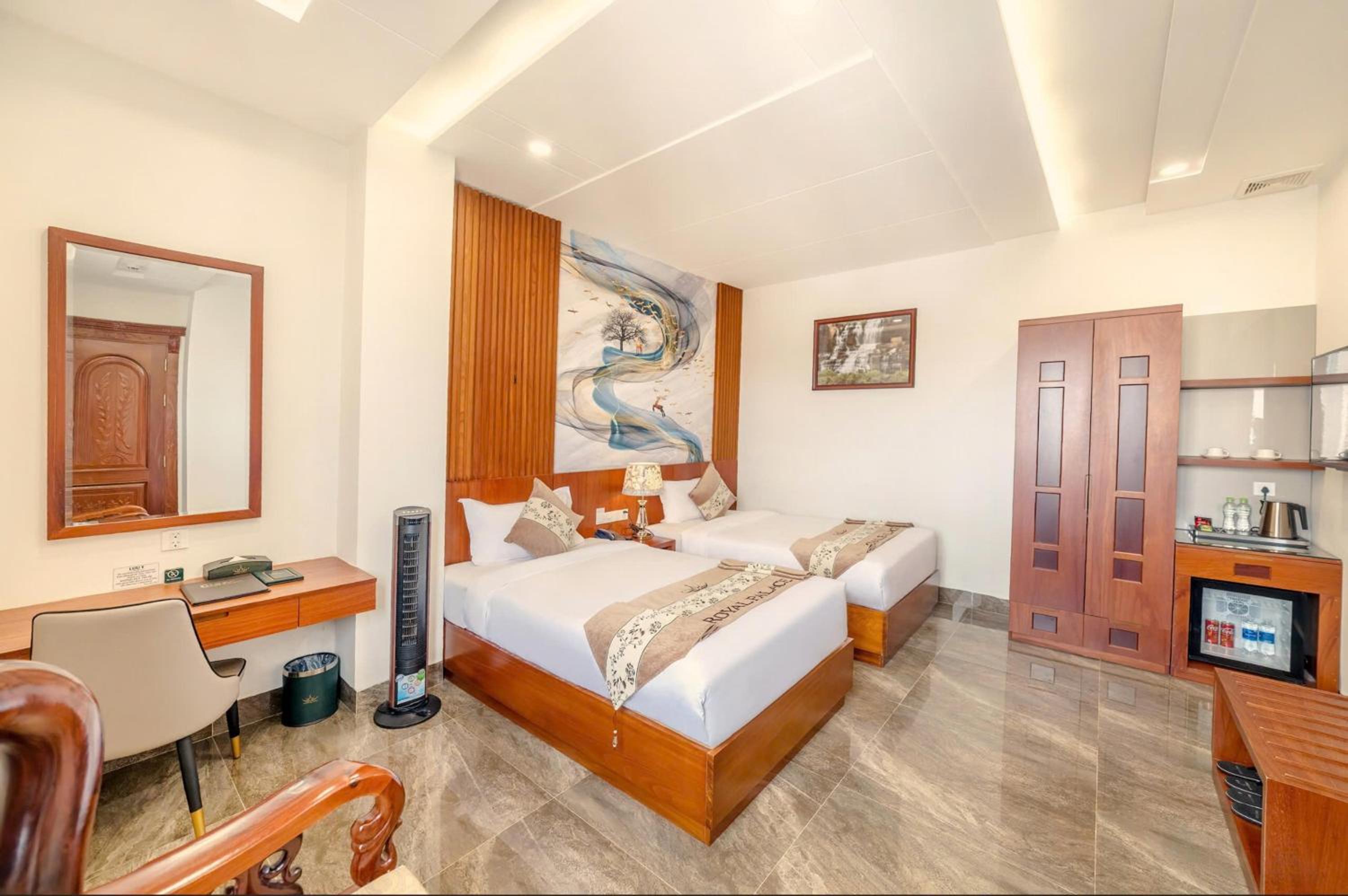 Twin Room with City View - Photo 5