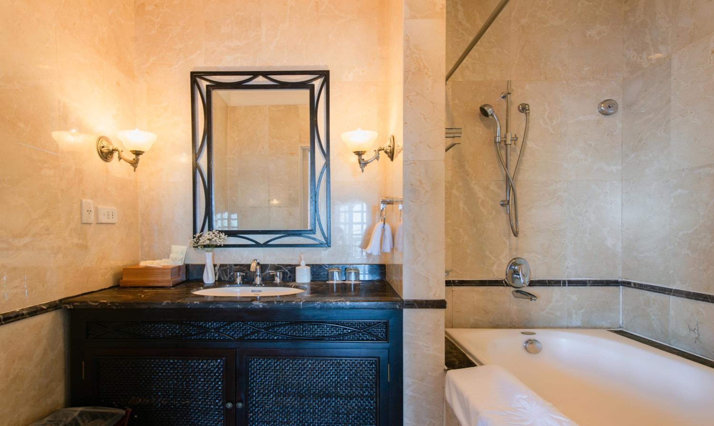 Junior Suite Ocean King | Outdoor Jacuzzi - Photo 4