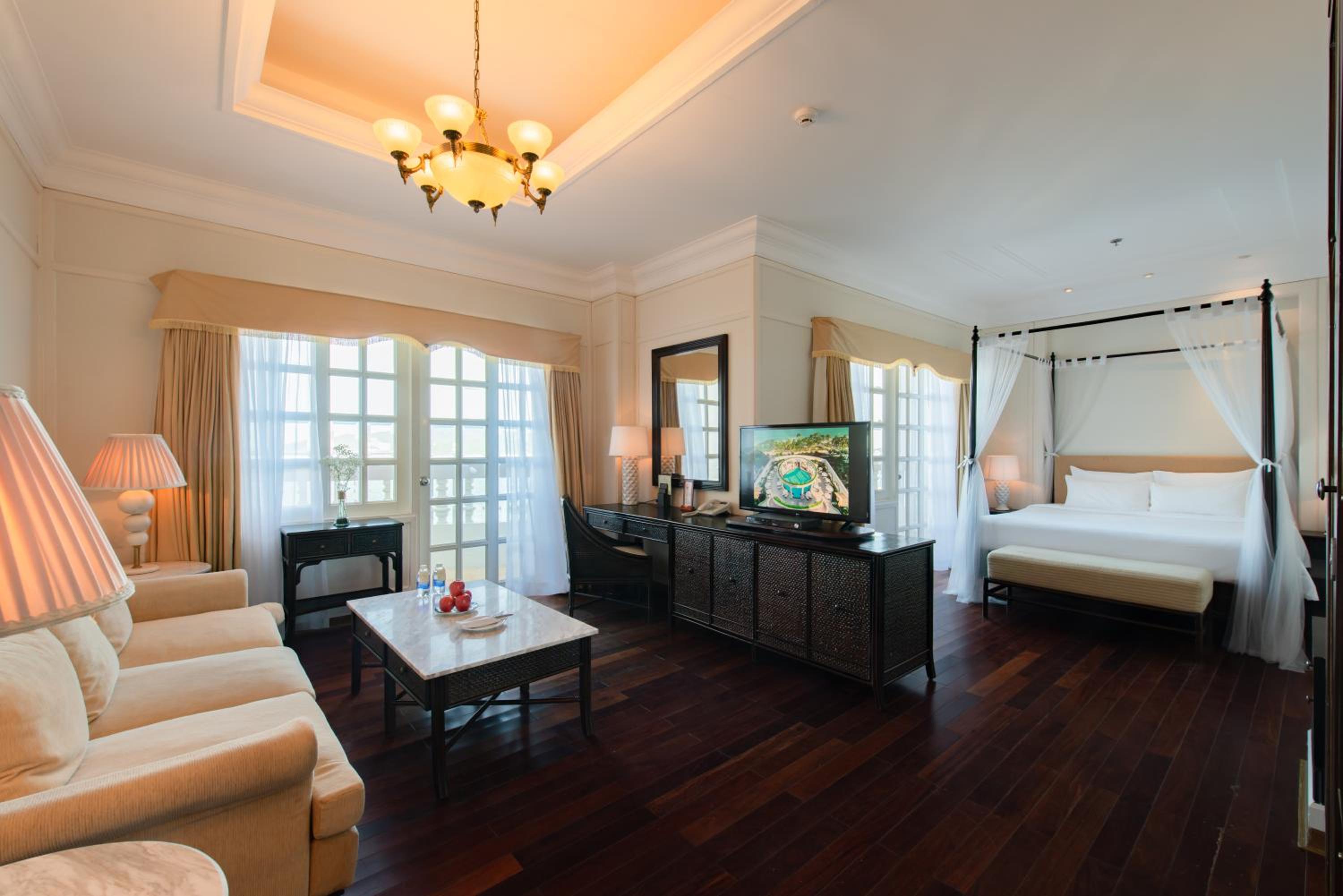 Junior Suite Ocean King | Outdoor Jacuzzi - Photo 11