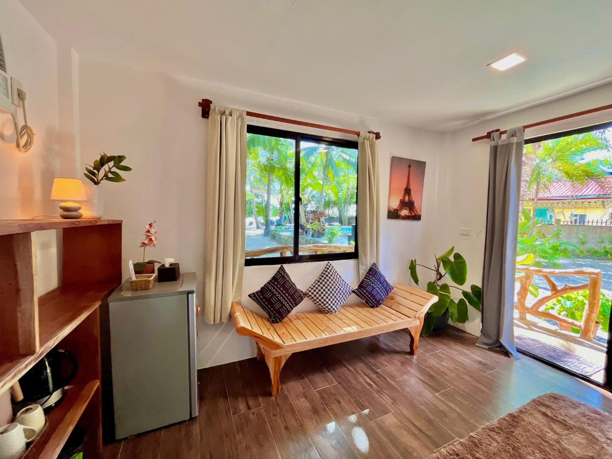 Deluxe Double Room with Sea View - Photo 13