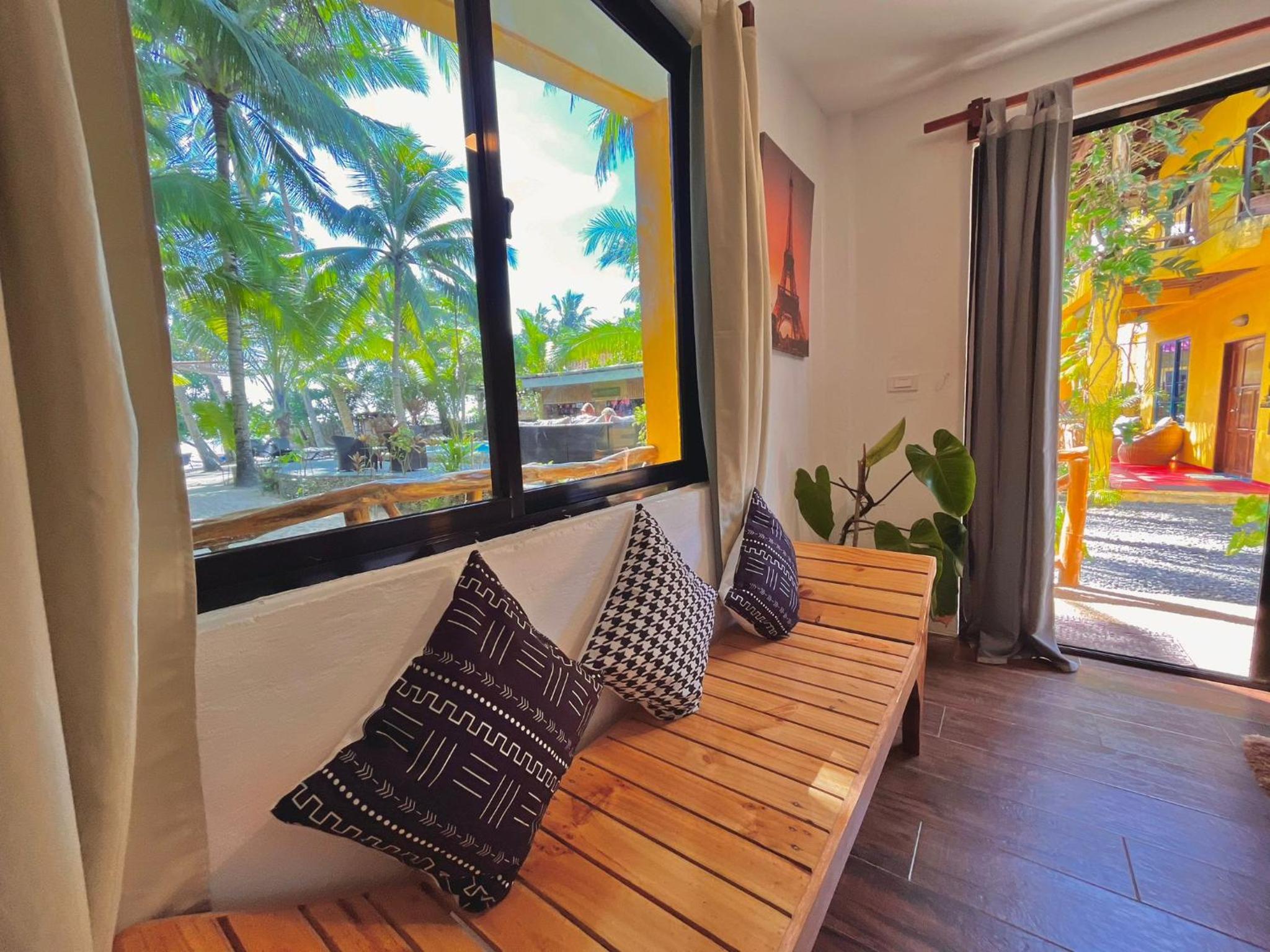Deluxe Double Room with Sea View - Photo 14