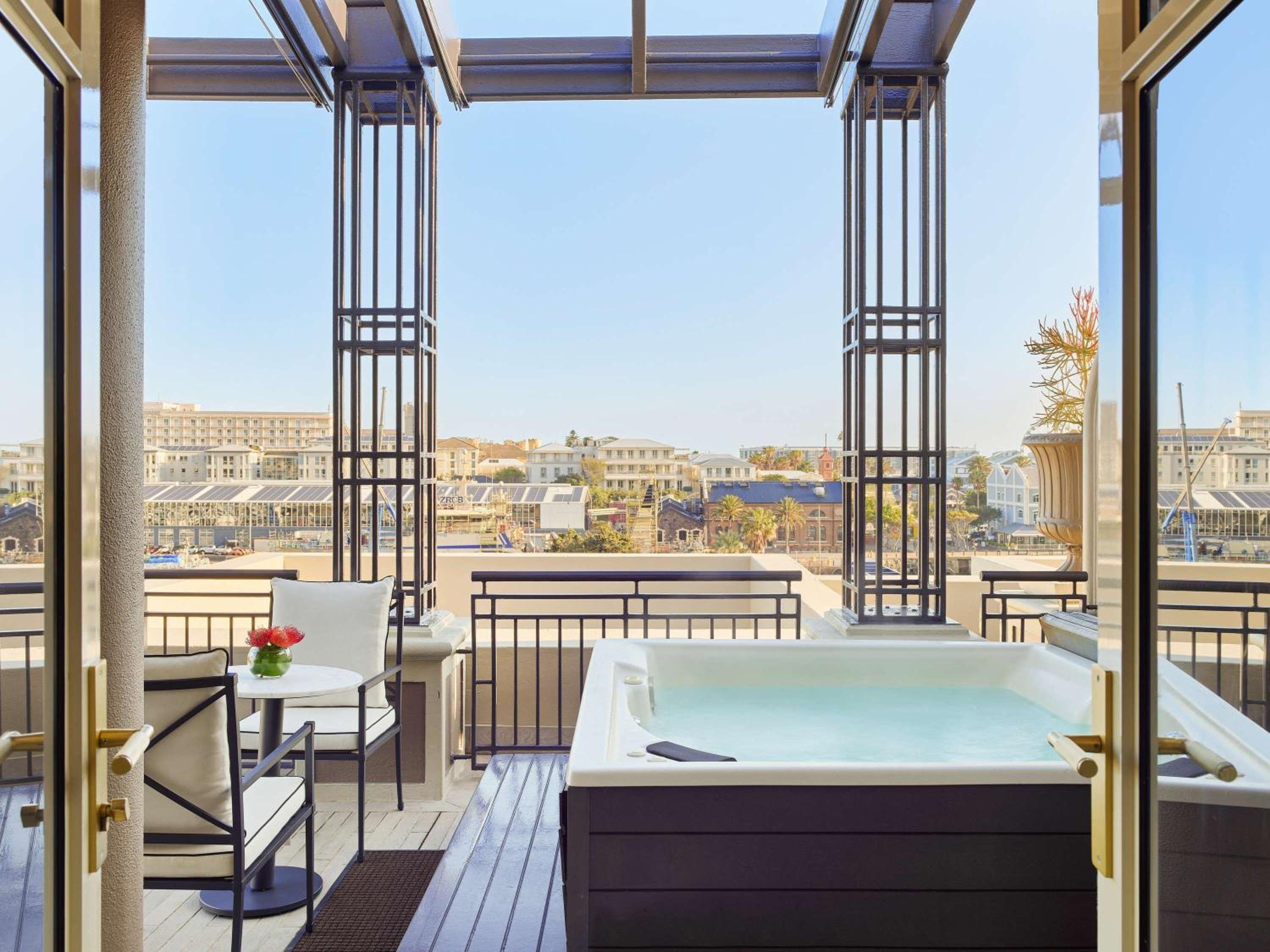 Penthouse Suite - Photo 3
