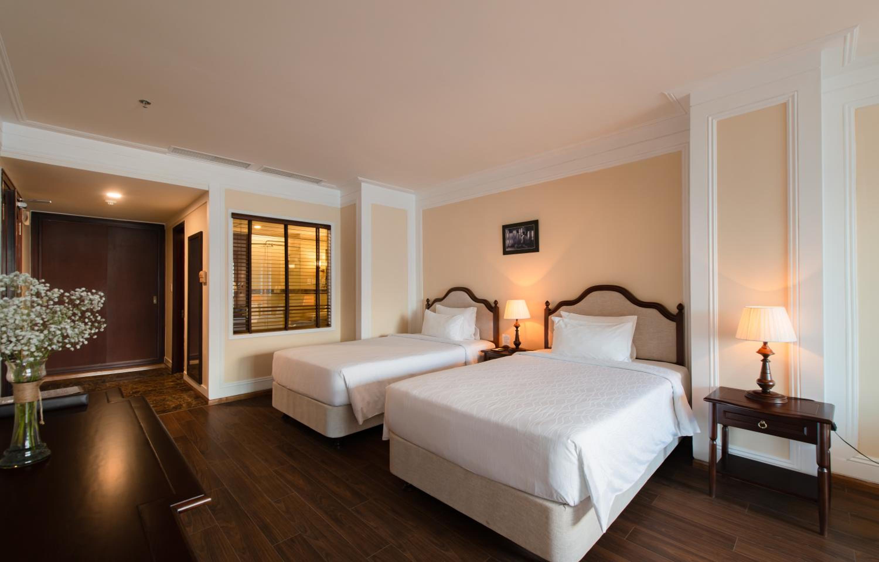 Grand Ocean Twin with Balcony - Photo 5