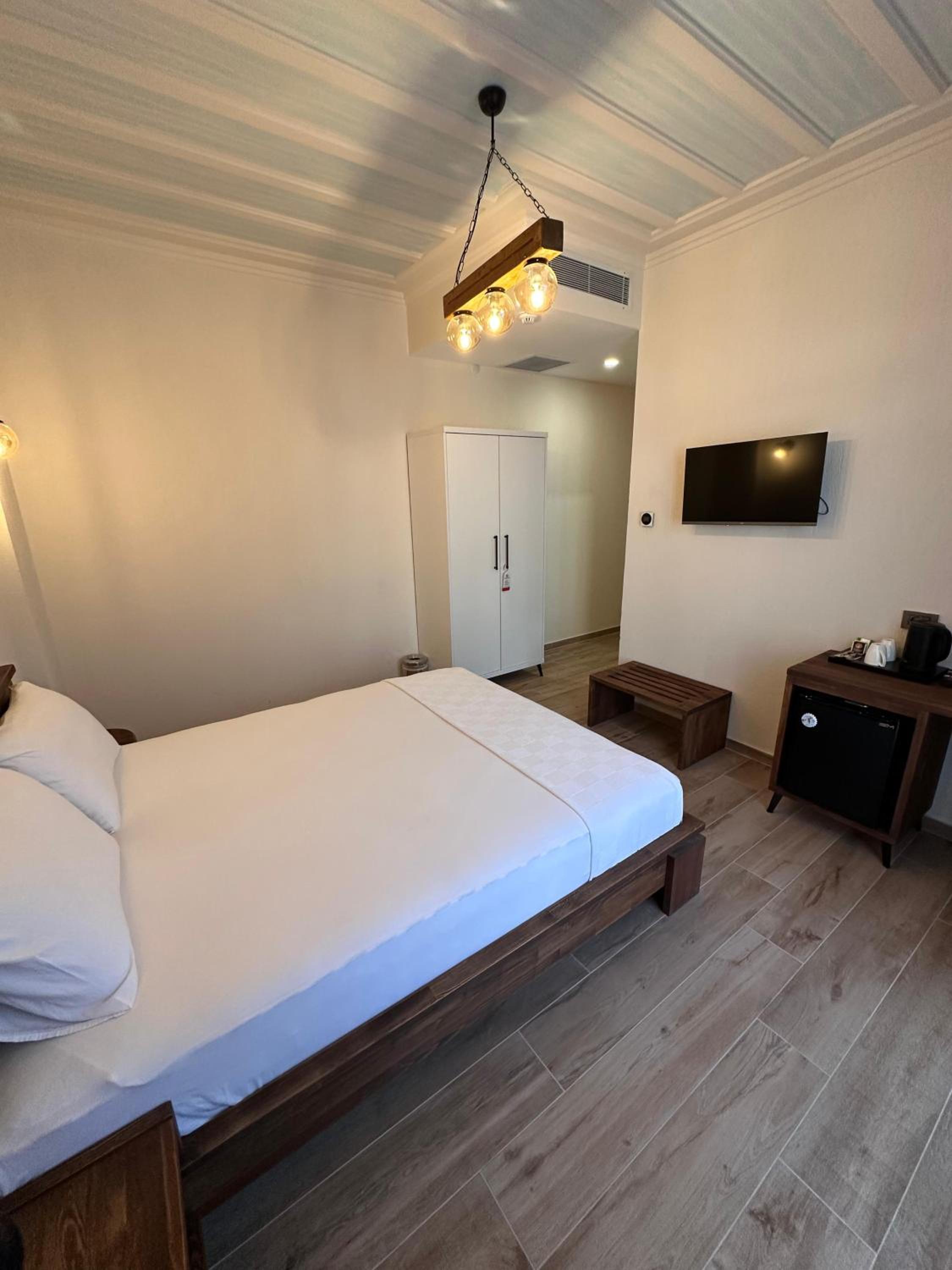 Budget Double Room photo 3